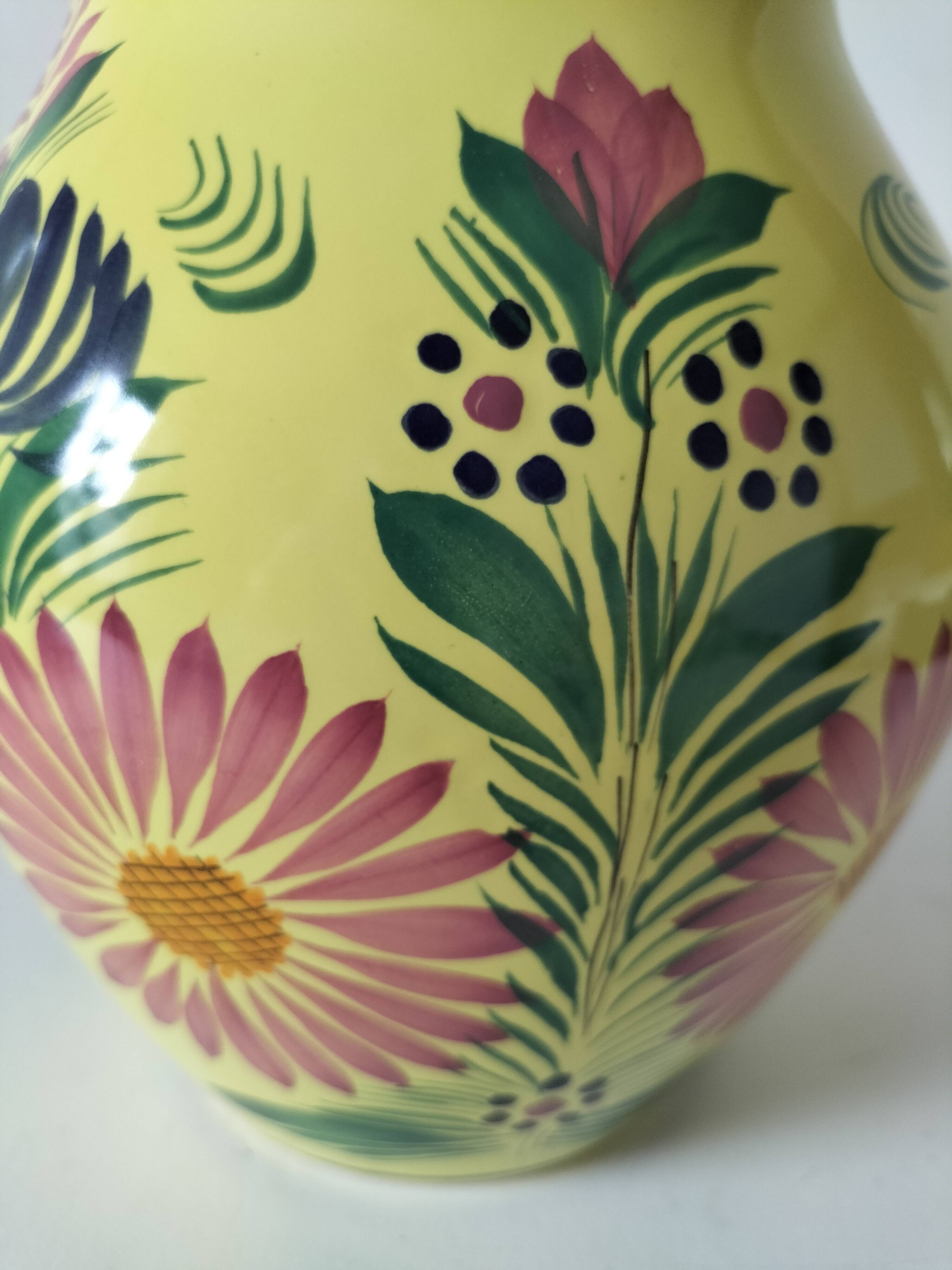 Quimper Henriot Vase – Rare mixed decoration (D.301 + monochrome) on a yellow background