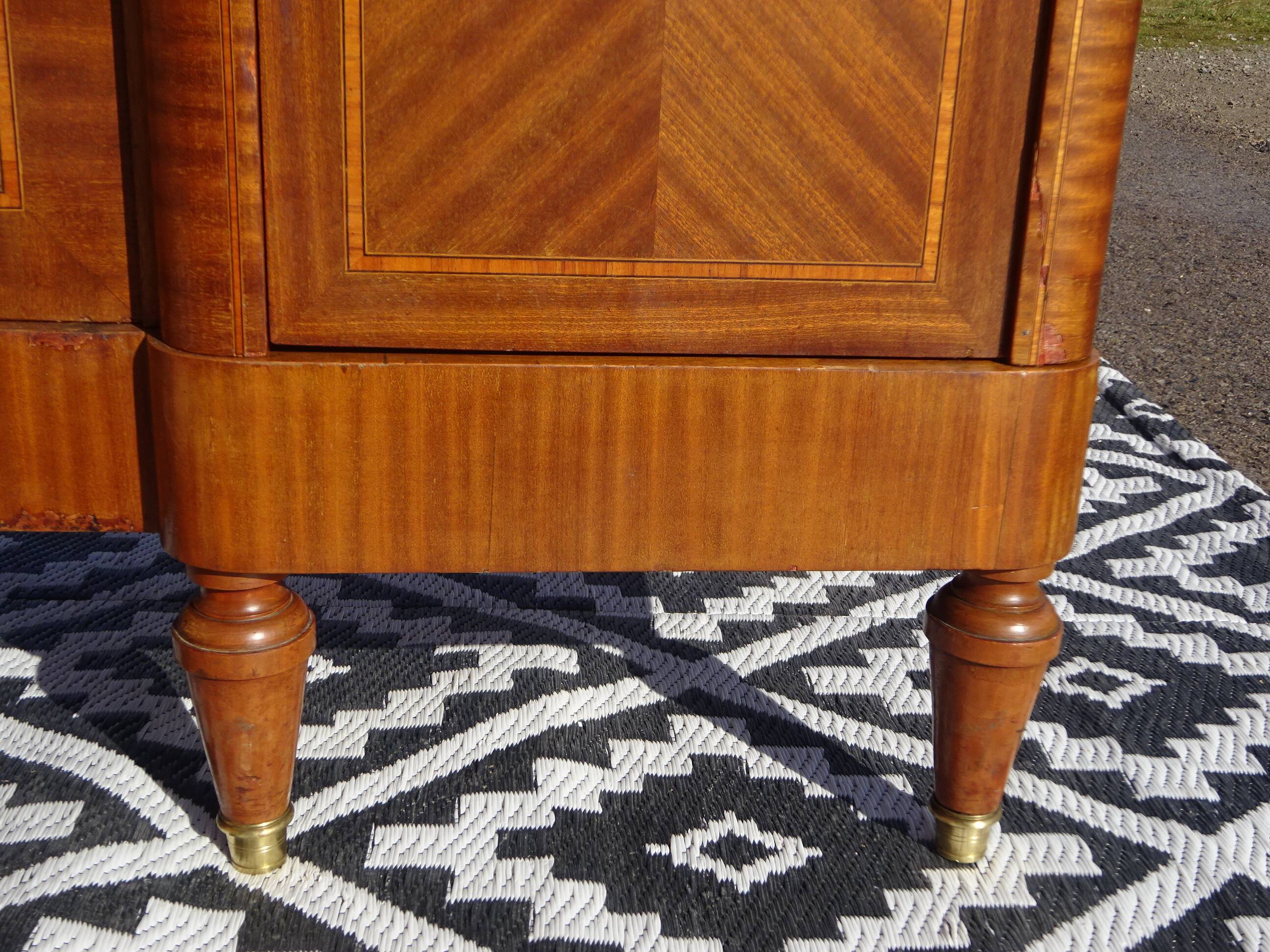 Ancienne armoire Louis XVI avec bronze et marqueterie