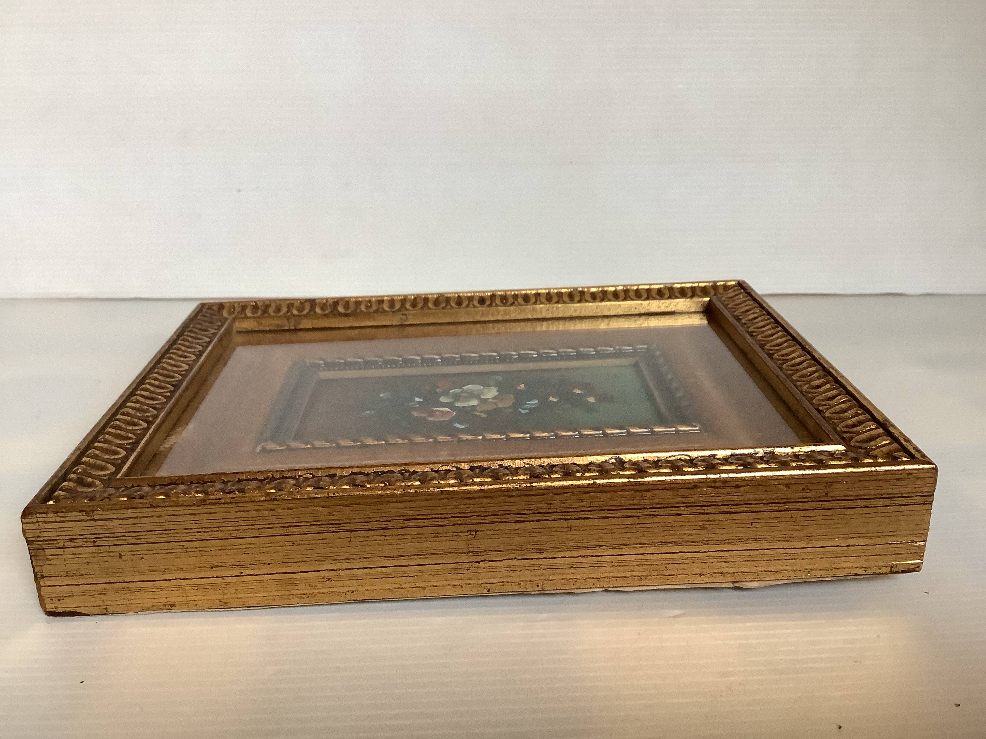 Cadre doré, huile sur panneau "bouquet de fleurs"