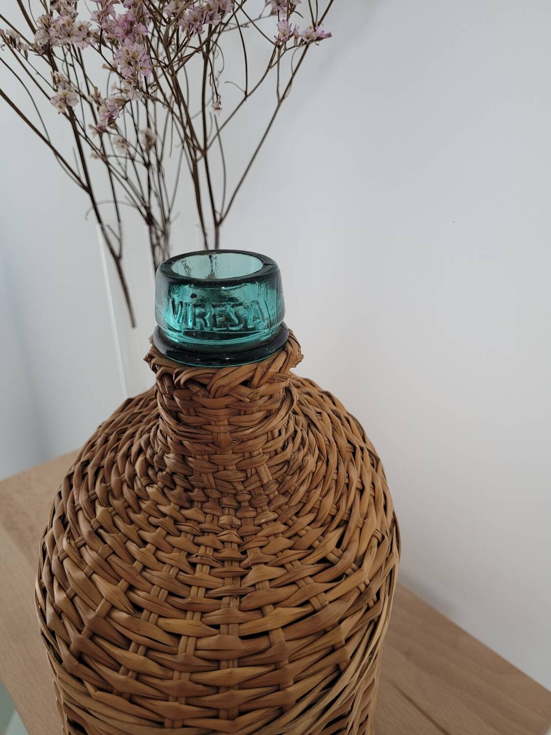 Viresa wicker covering demijohn