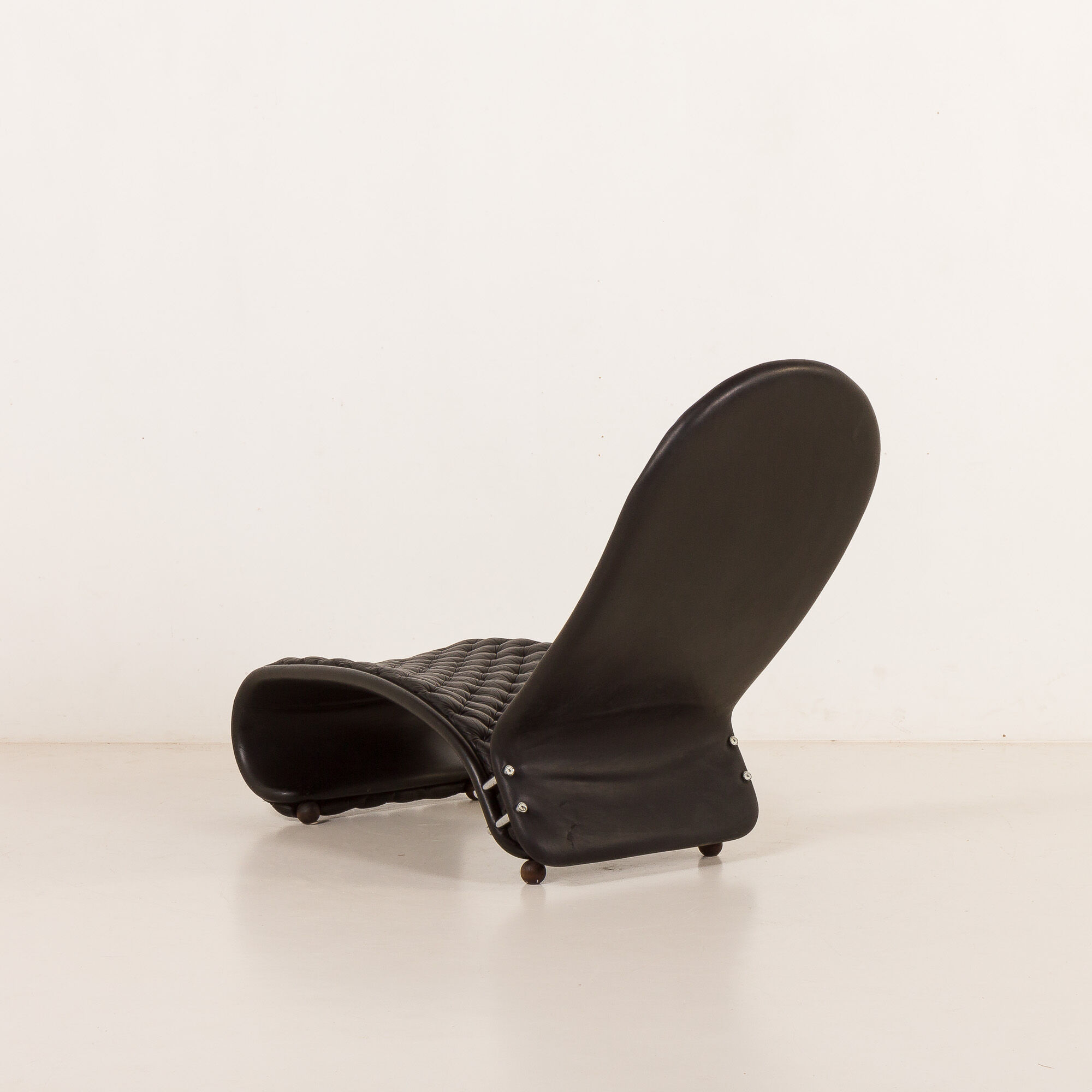 Verner Panton black leather chaise longue for Fritz Hansen, 1970s