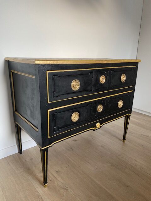 Painted chest of drawers