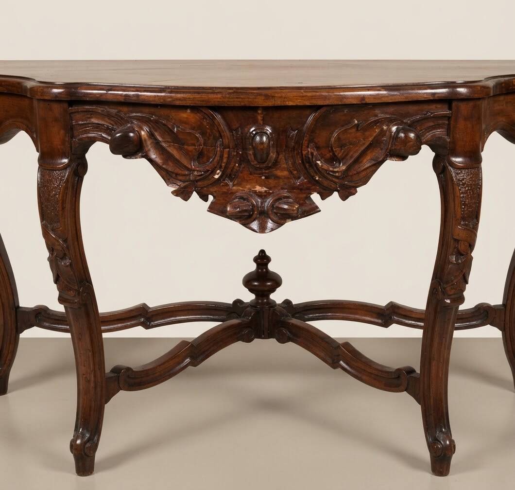 Ancienne console en noyer sculpté style Louis-Philippe