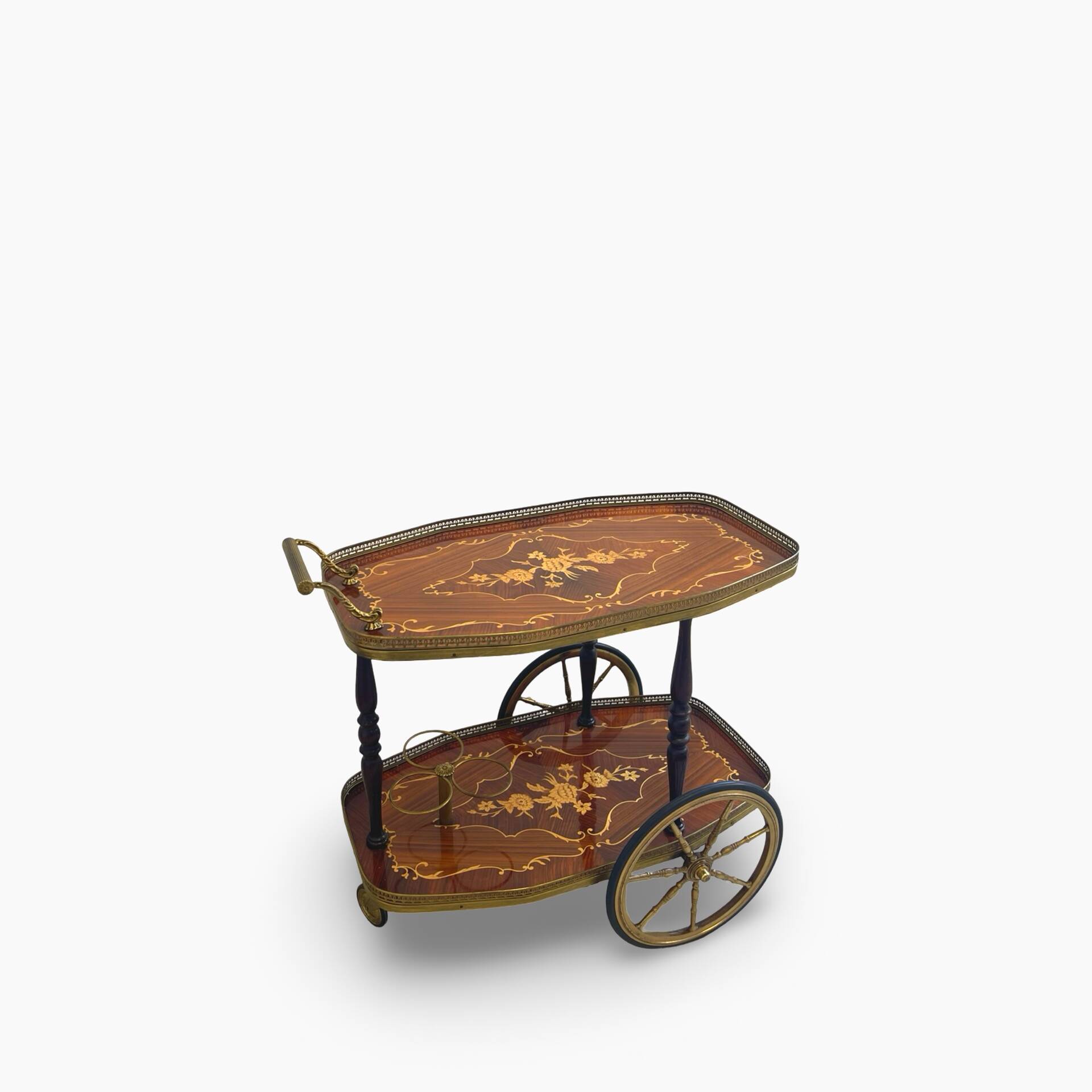 Chariot de bar en marqueterie de style Hollywood Regency italien présente des motifs floraux complexes.