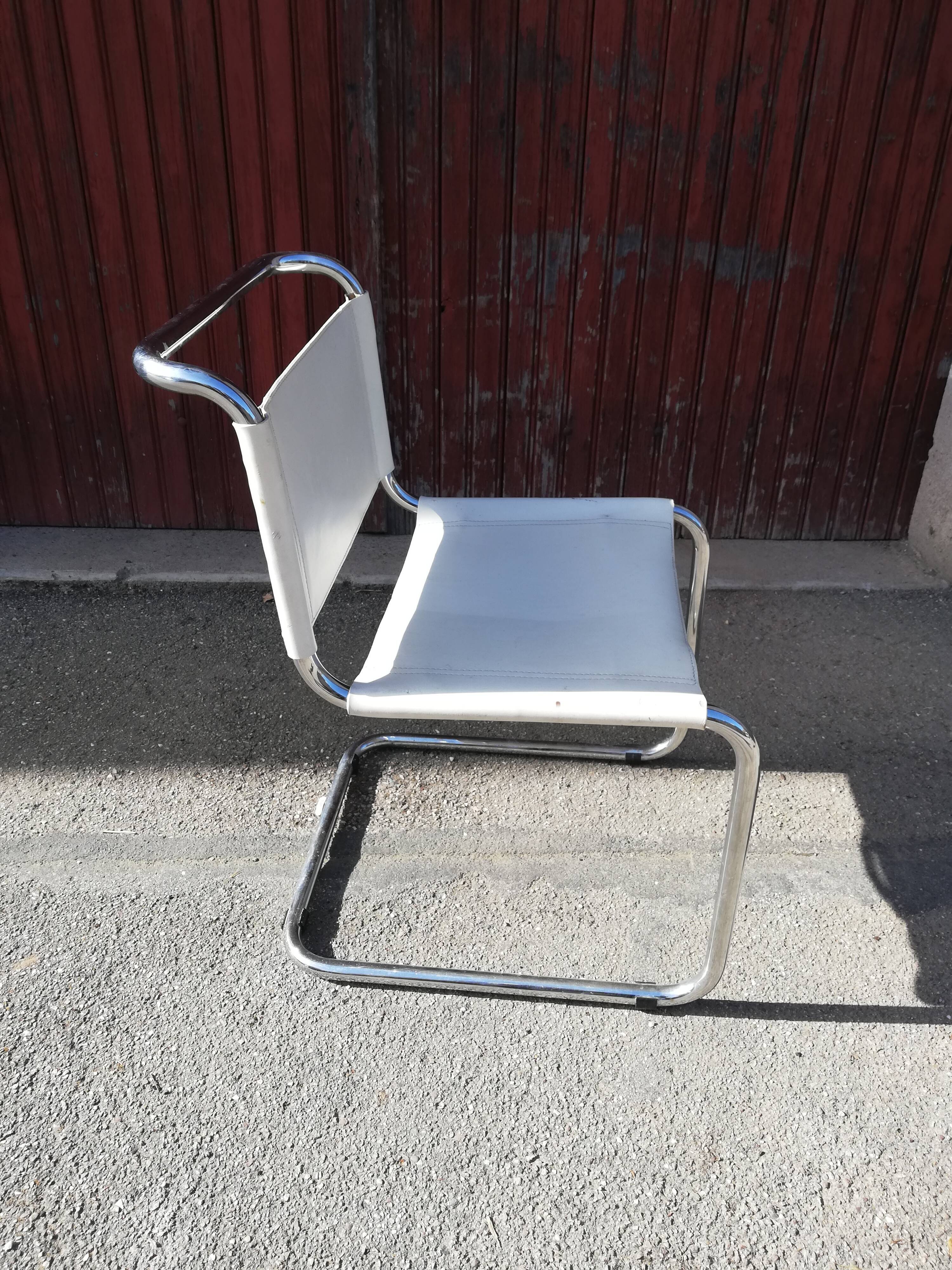 Chaise modèle B33 de Marcel Breuer cuir blanc