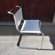 Chaise modèle B33 de Marcel Breuer cuir blanc