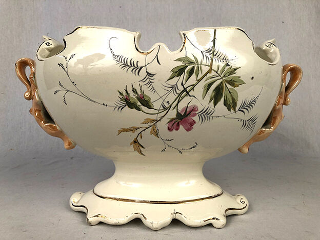 Planter of oblong shape on foot