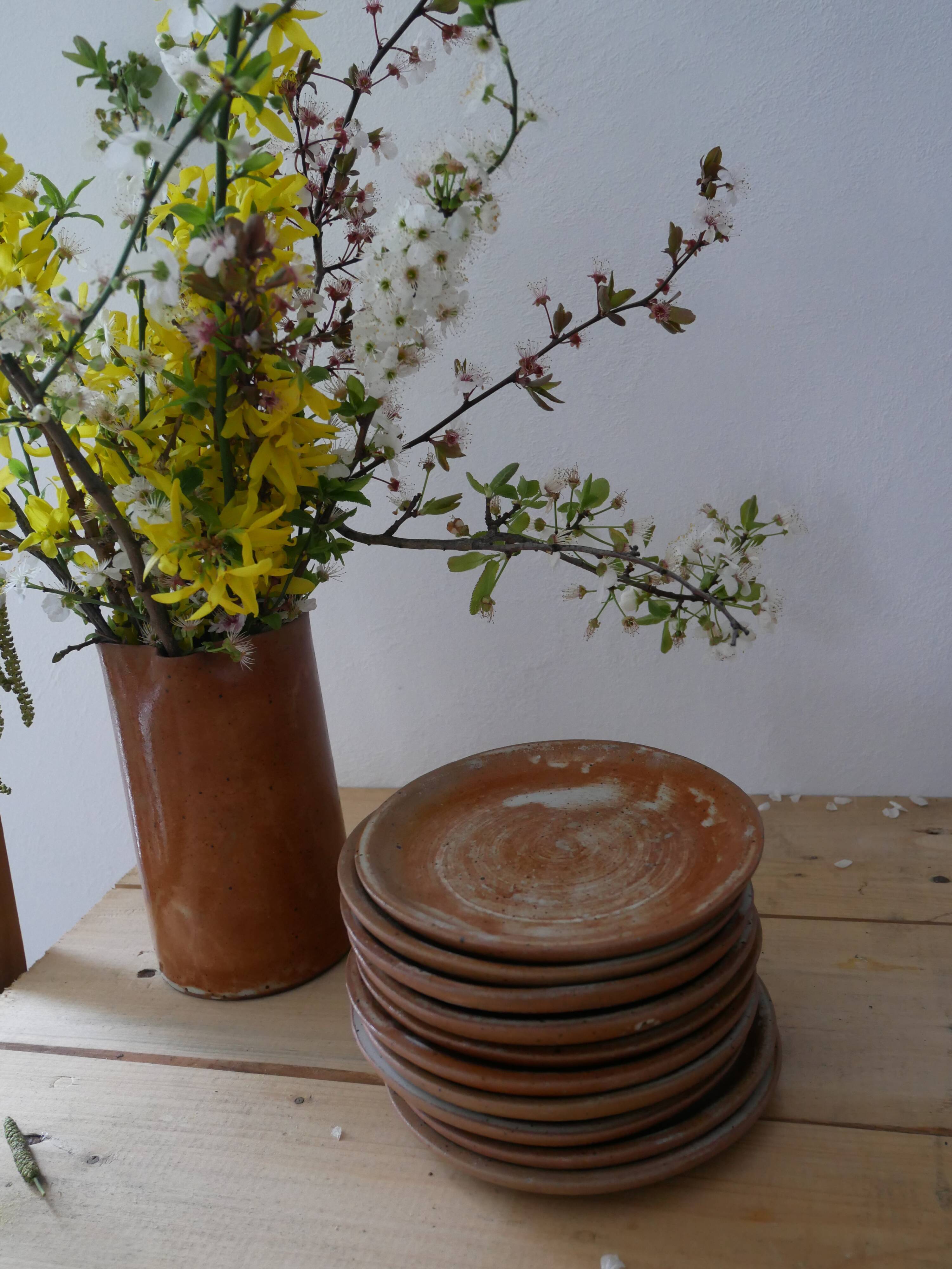 Lot 10 dessert plates in sandstone