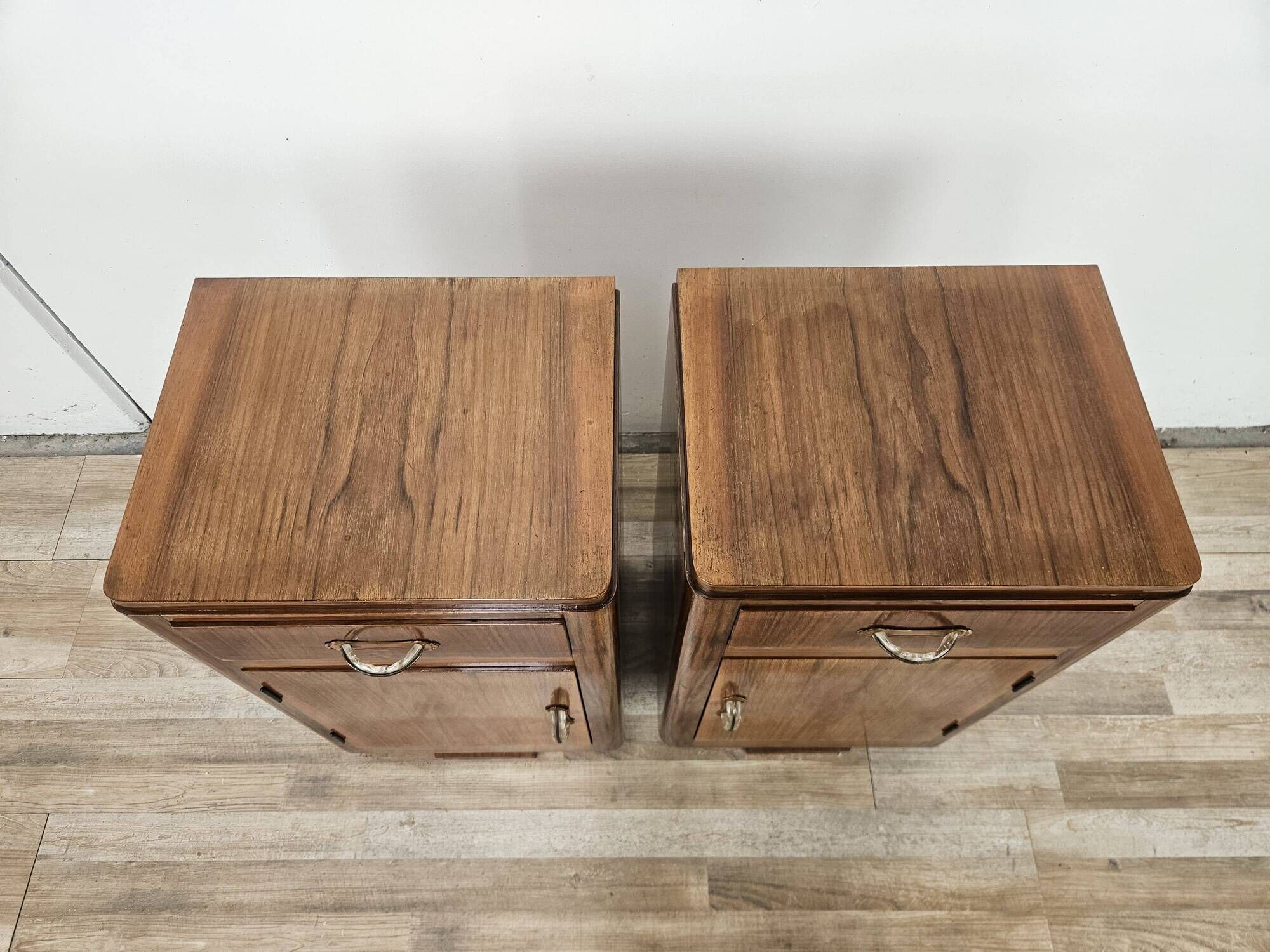 Pair of Art Decò walnut nightstands, 1940