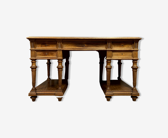 Bureau de centre Genre Mazarin a tirettes époque XIXeme en noyer