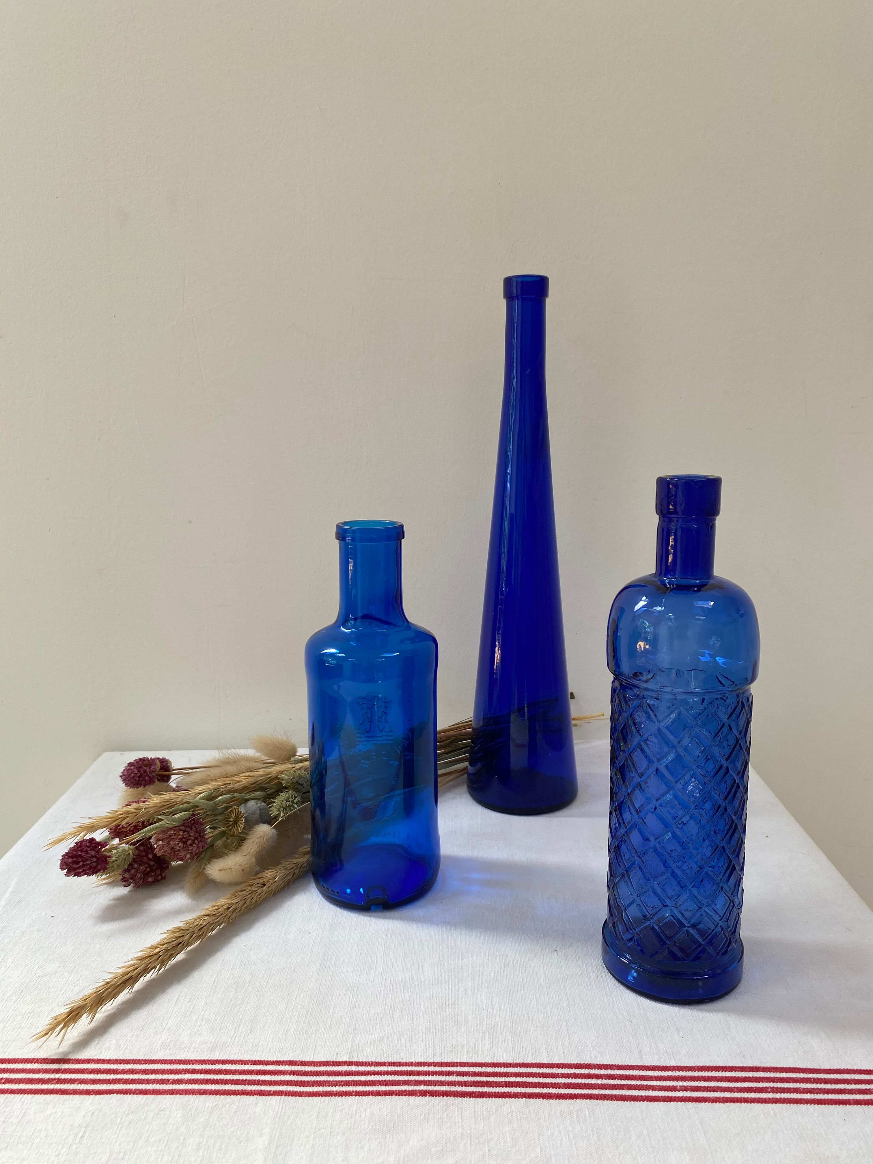 Lot de 3 bouteilles en verre bleu cobalt