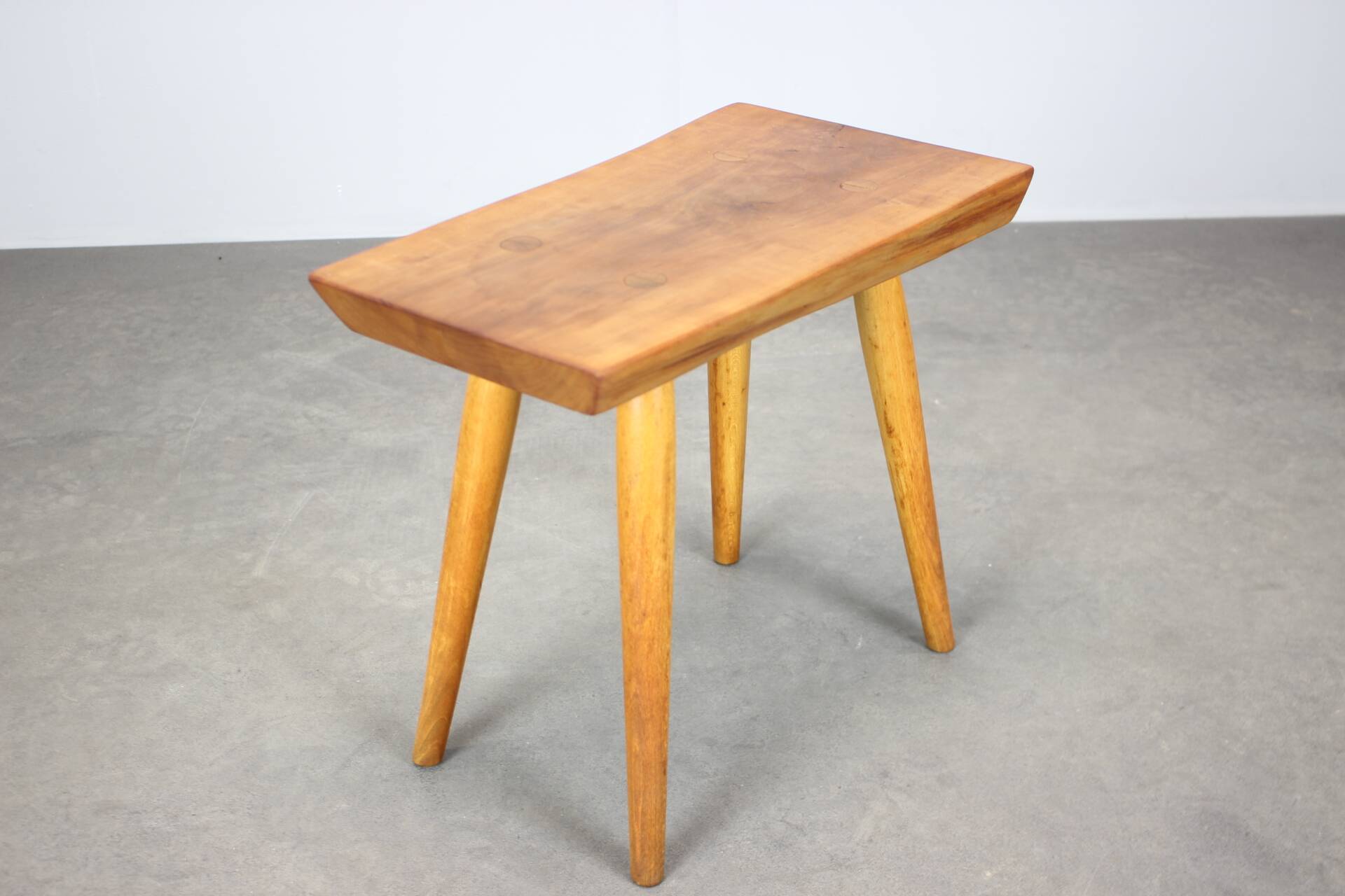 Tabouret en cerisier marqué mid-century ULUV, Tchécoslovaquie, années 1960