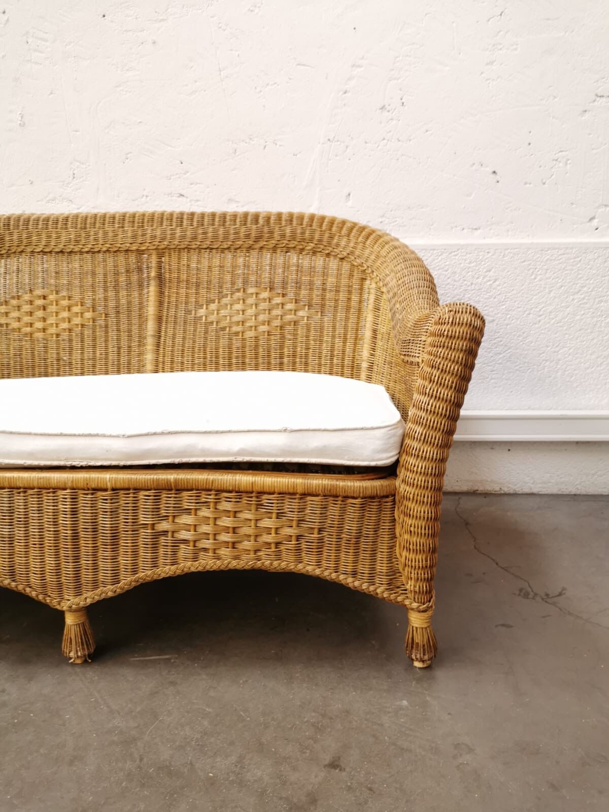 Wicker bench