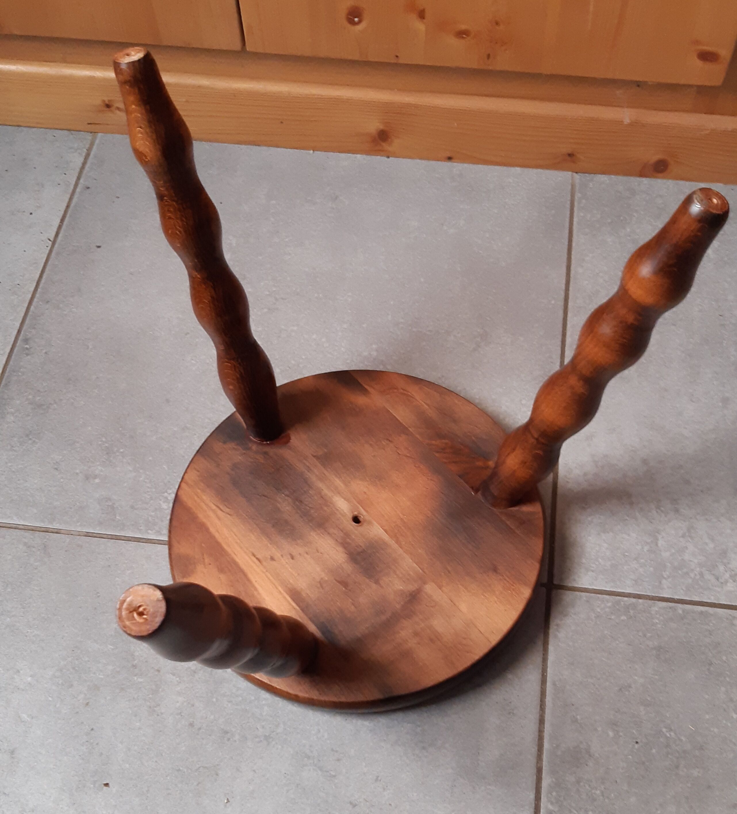 Tabouret tripode