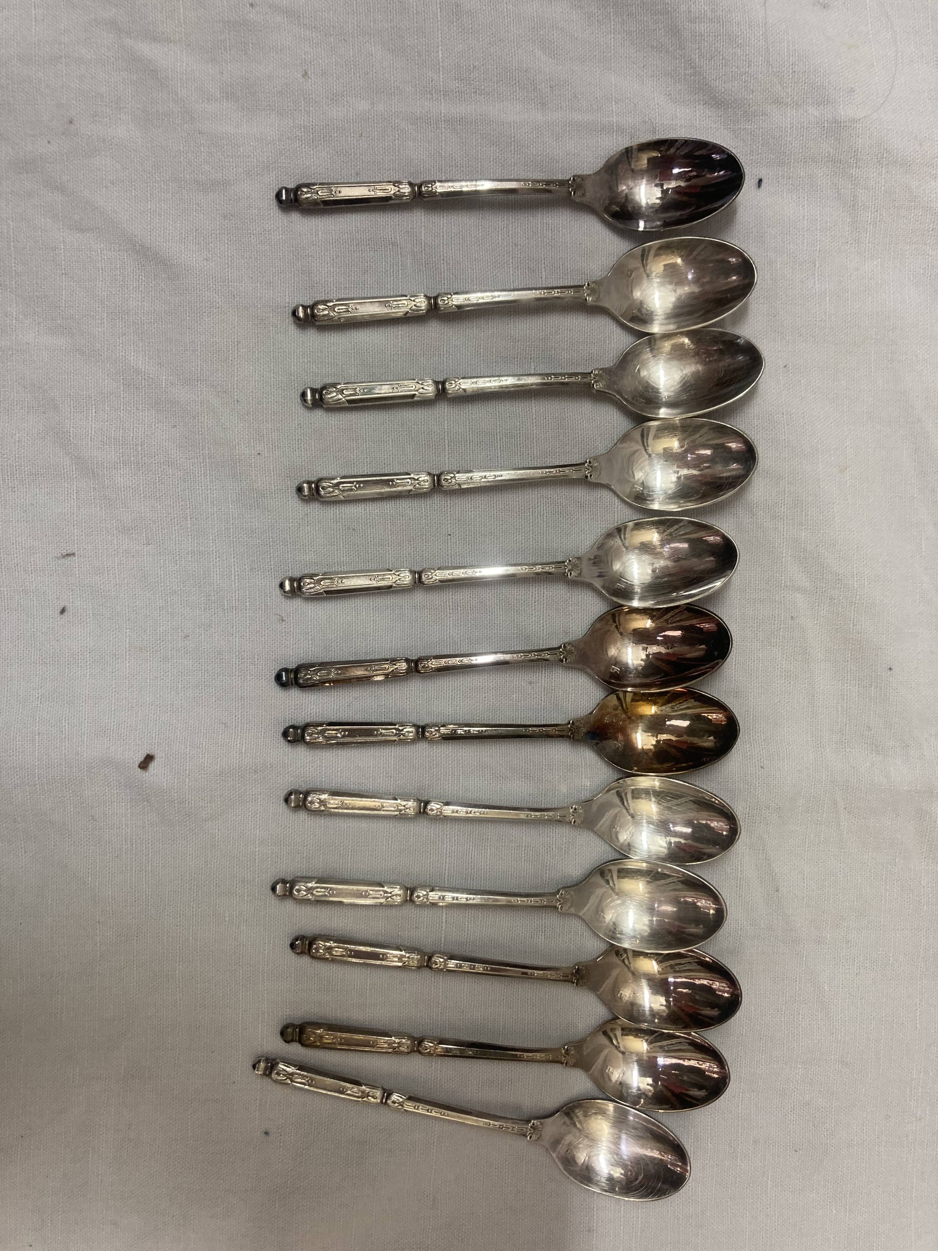12 mocha spoon, 1970