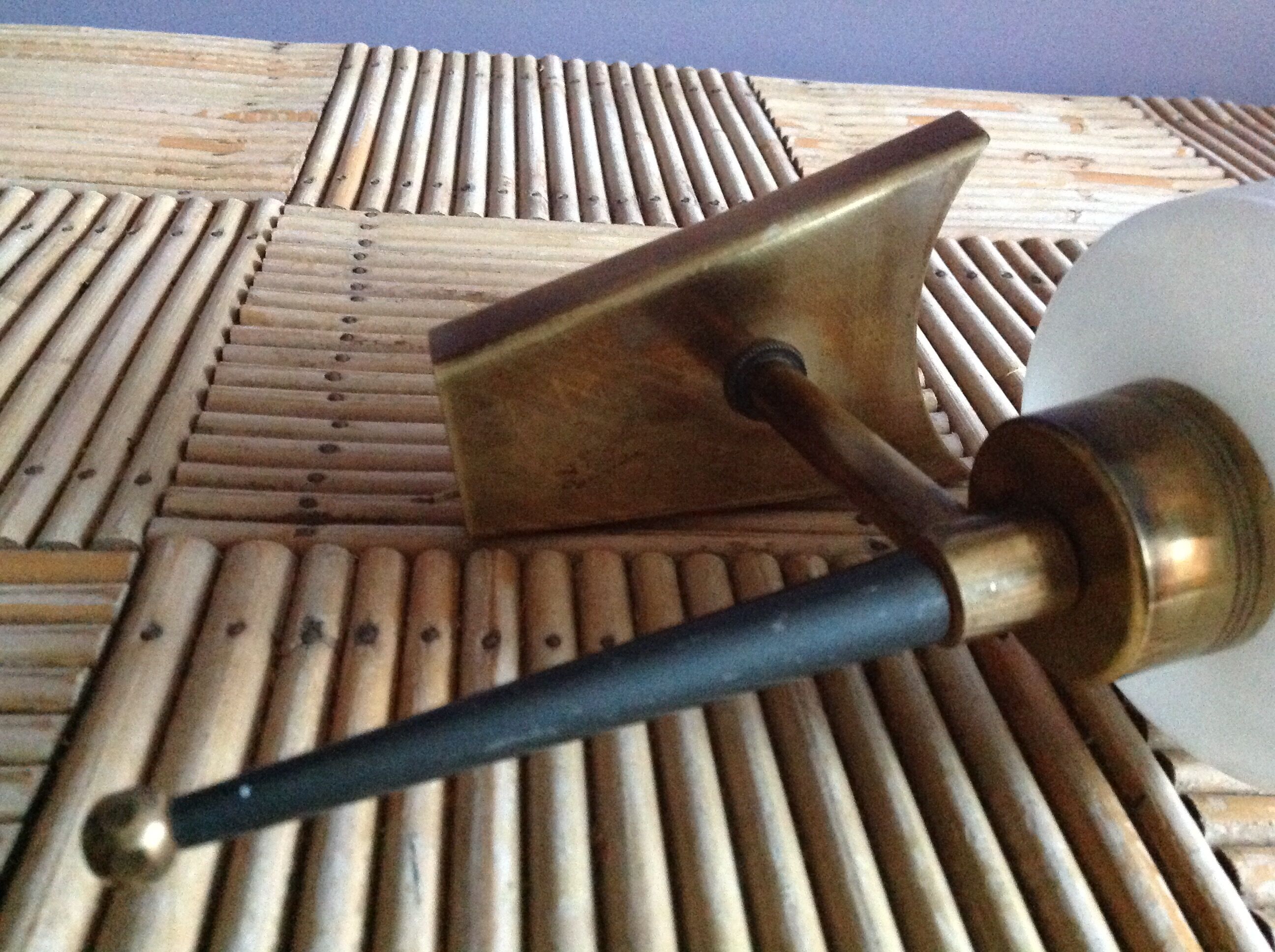 Wall light opaline and brass
