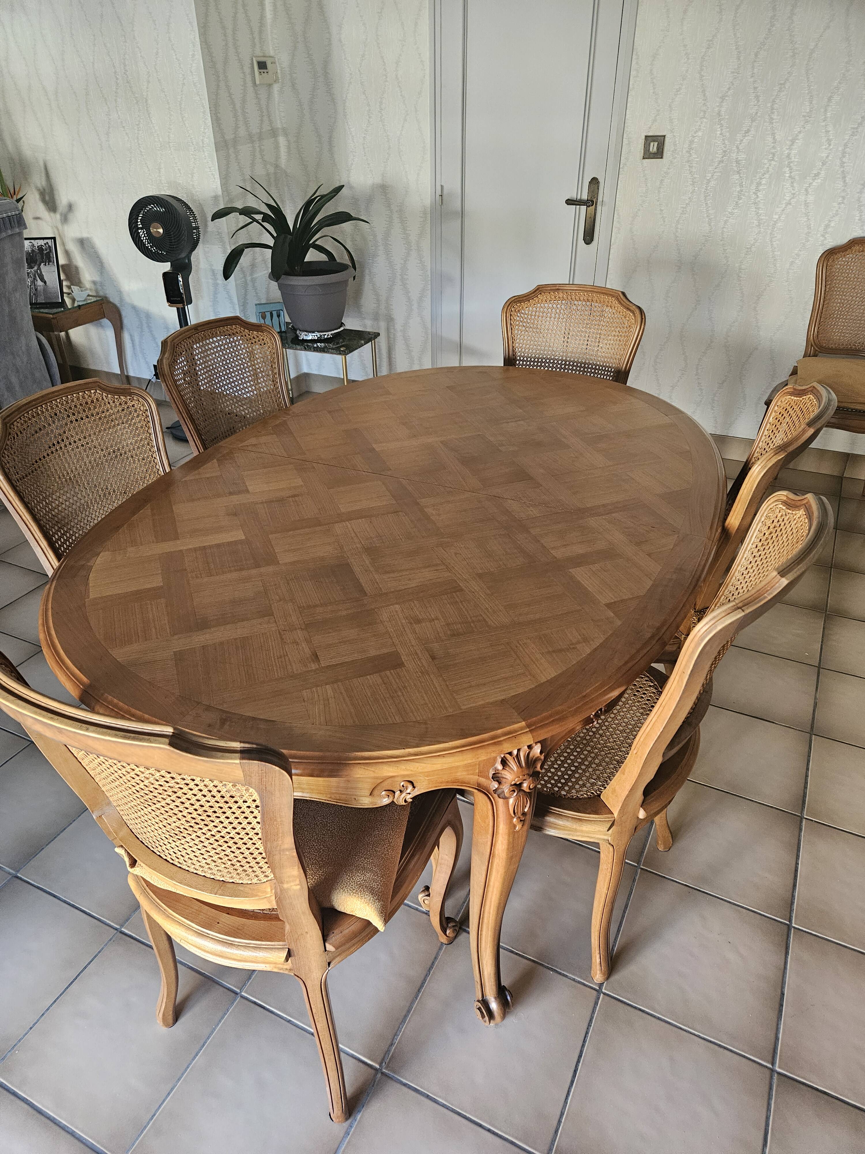 Oval cherry wood table made by a cabinetmaker, with 3 extensions and 8 chairs.