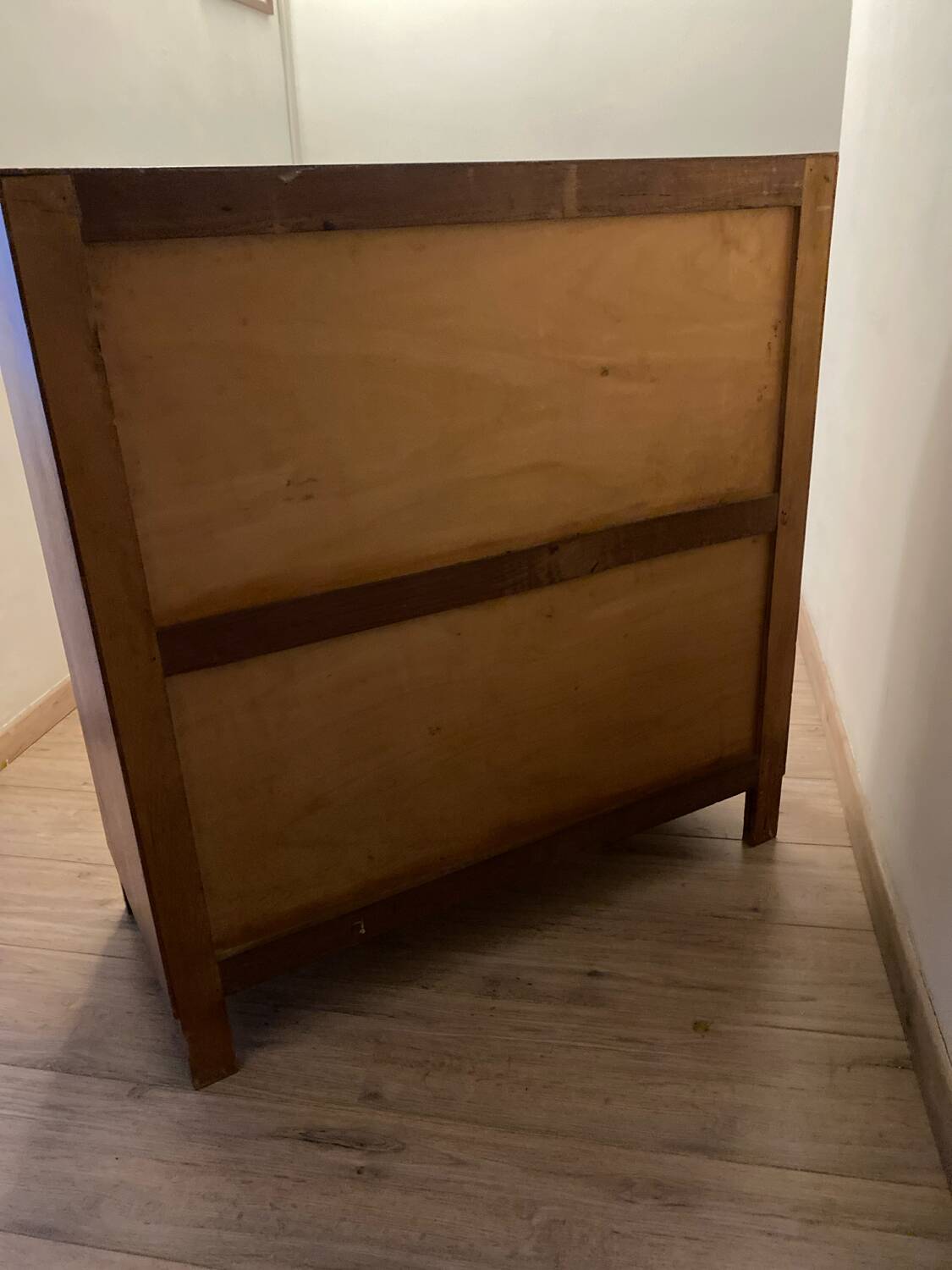 Vintage wooden chest of drawers with 4 drawers