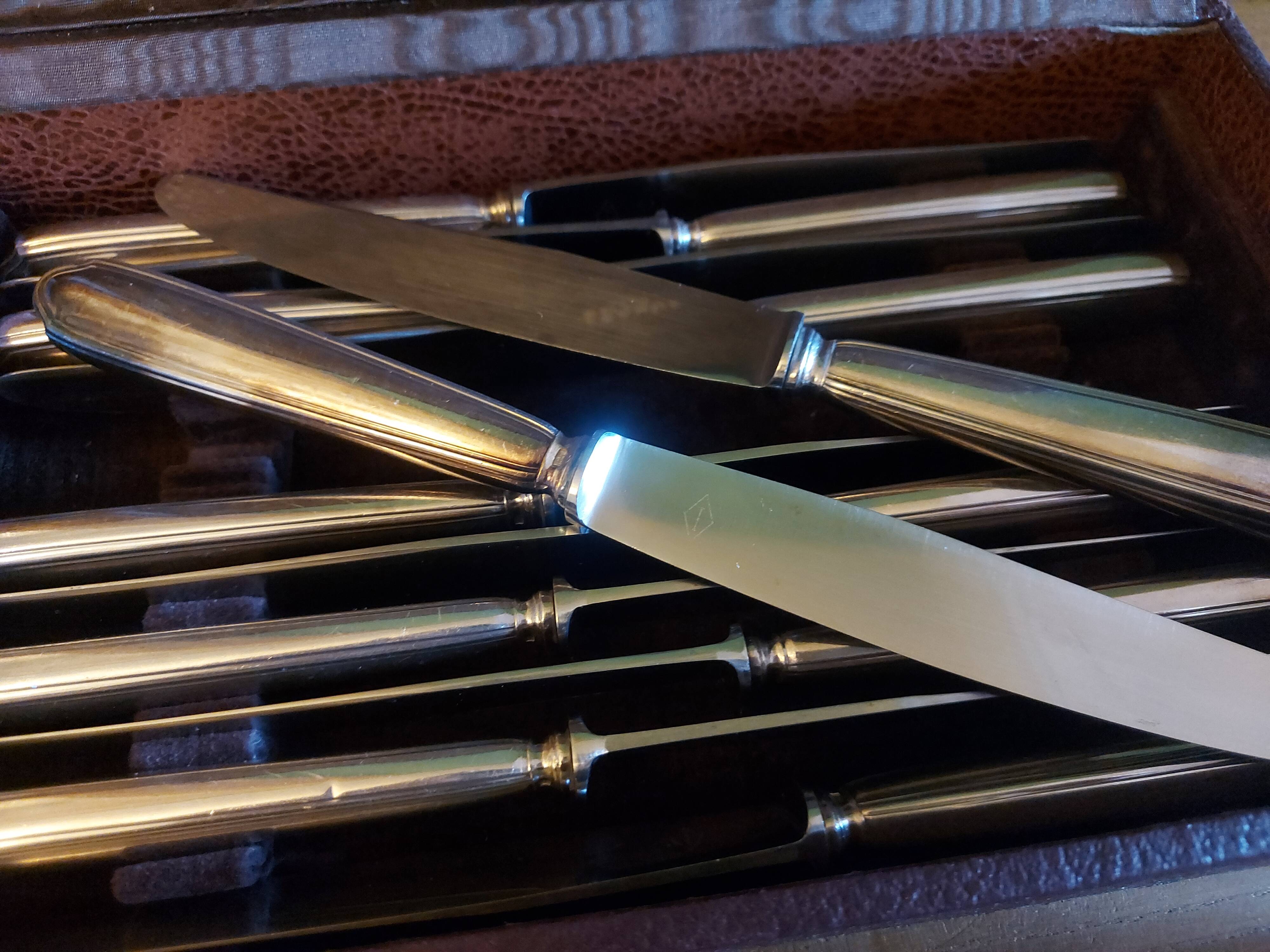 Box 24 silver metal knives, Ravinet Denfert