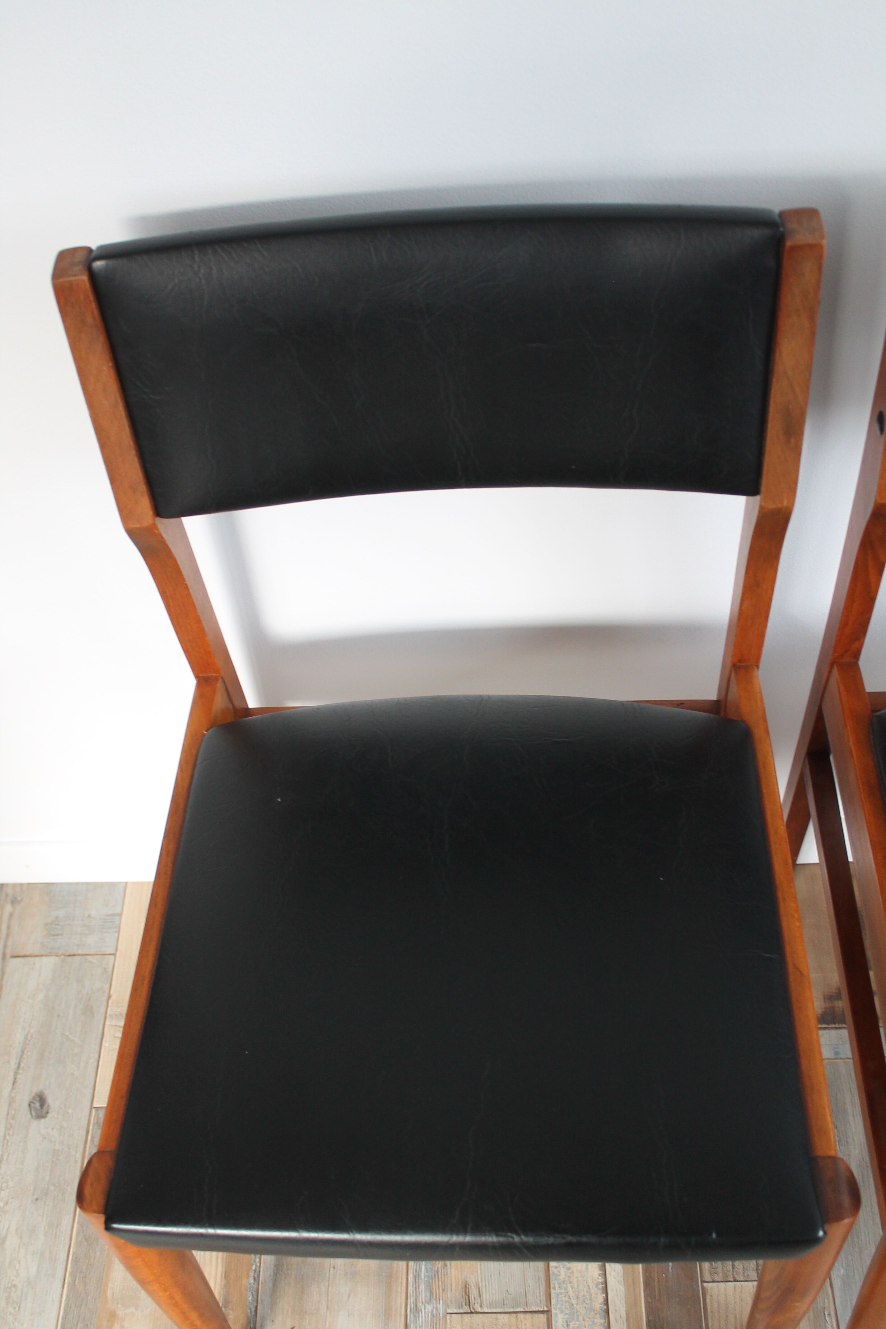 Lot of 4 Scandinavian chairs
