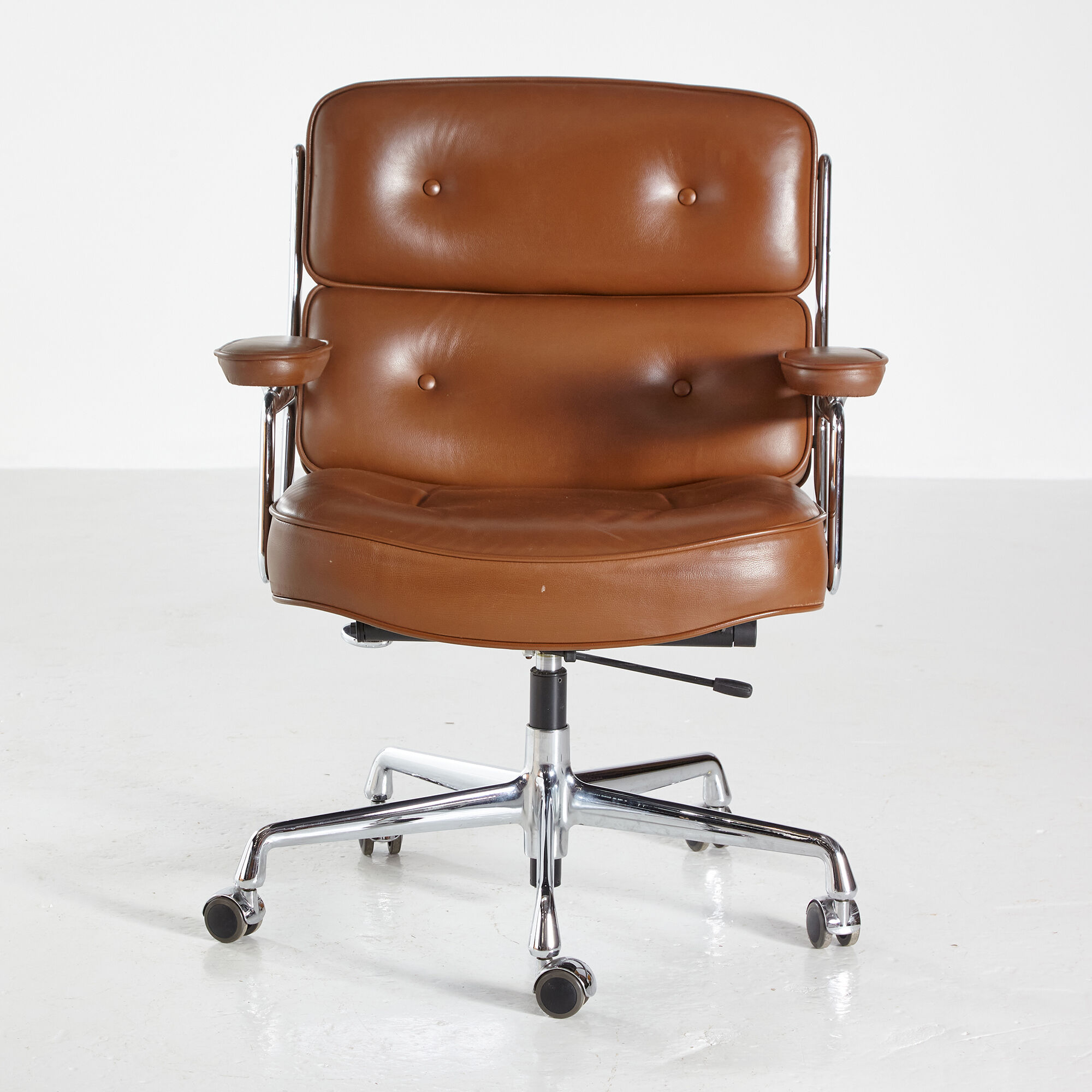 ES104 Lobby chair by Charles & Ray Eames for Vitra