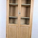 Louis XV display cabinet style