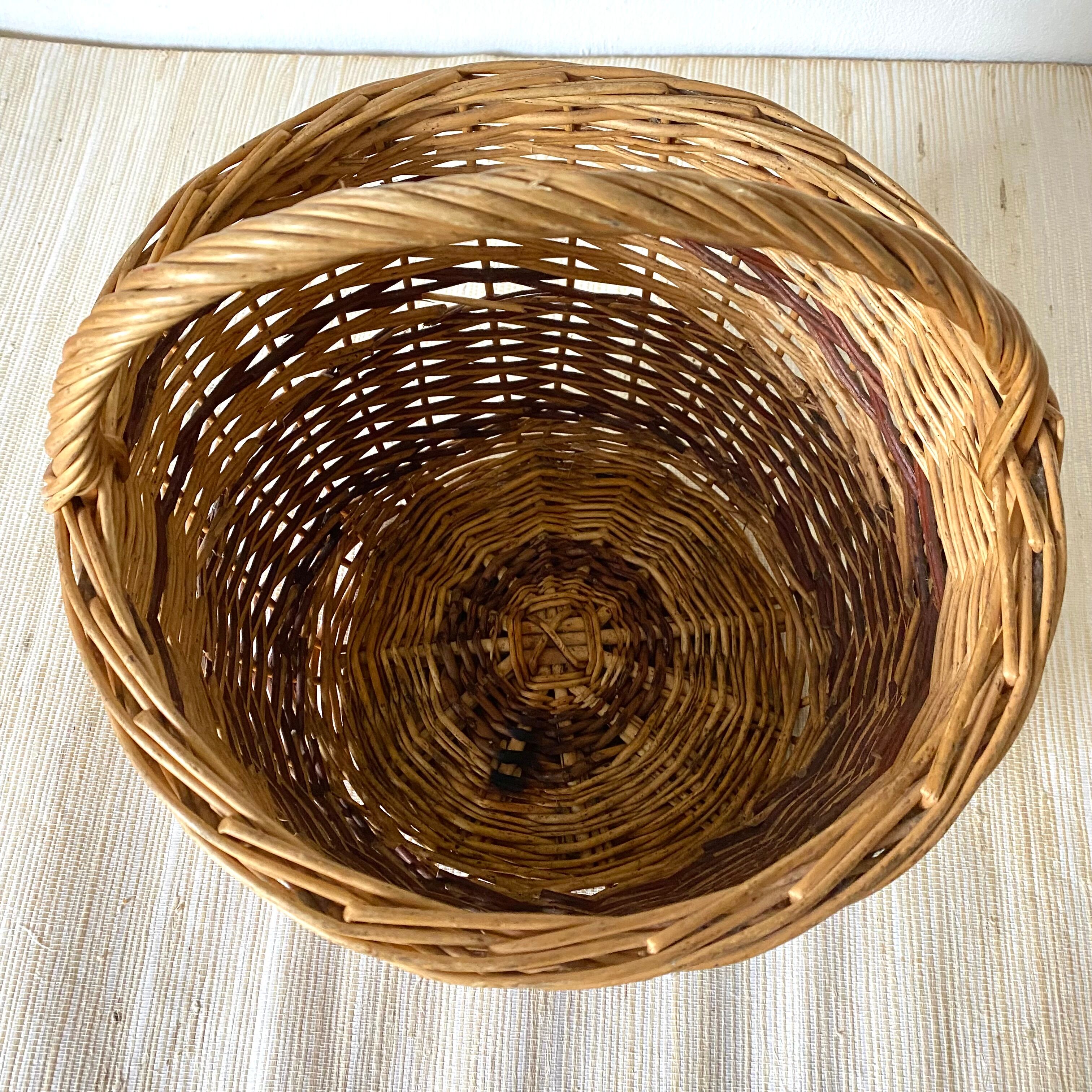 Round two-tone woven wicker basket