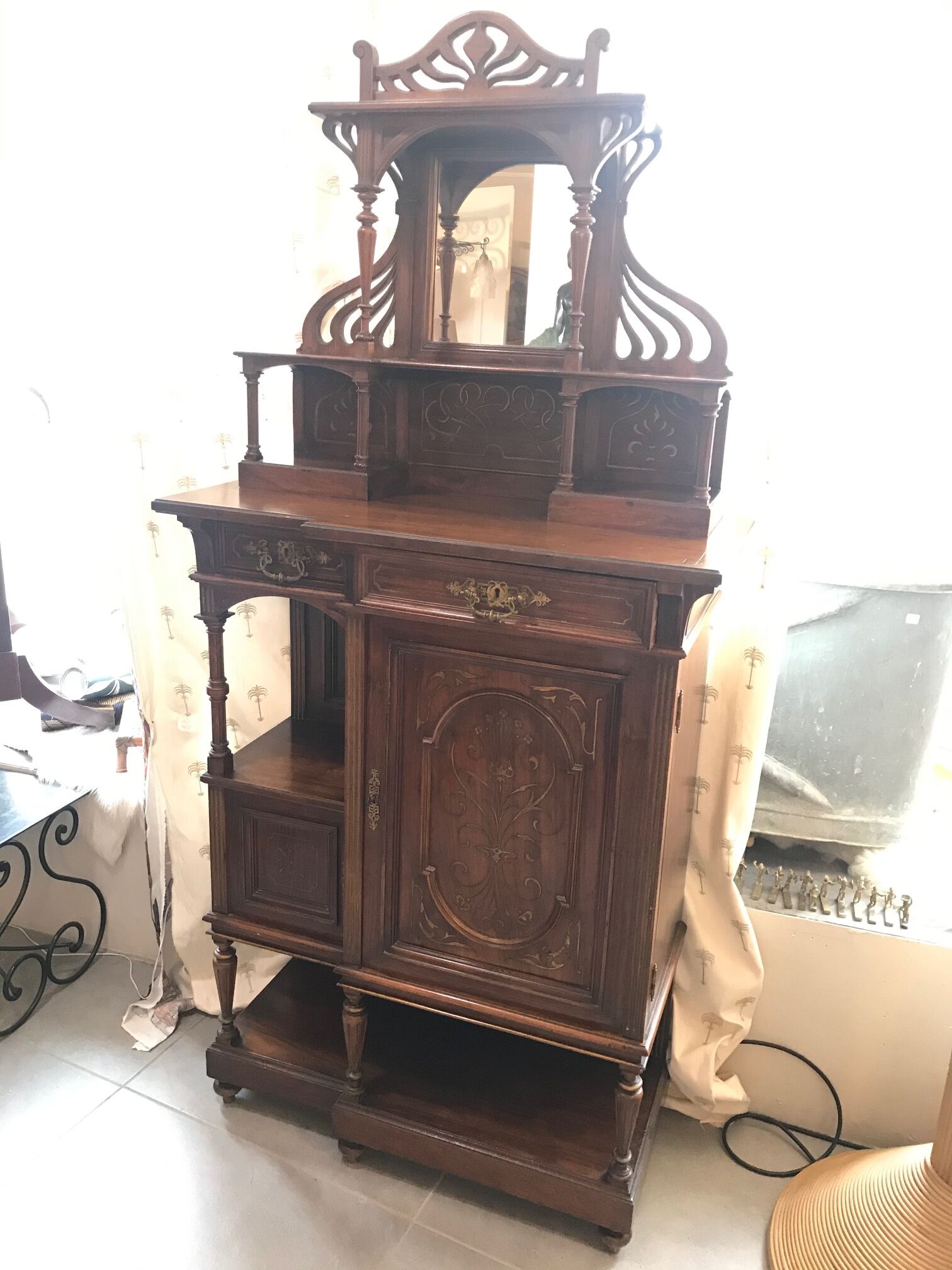 Art Nouveau showcase