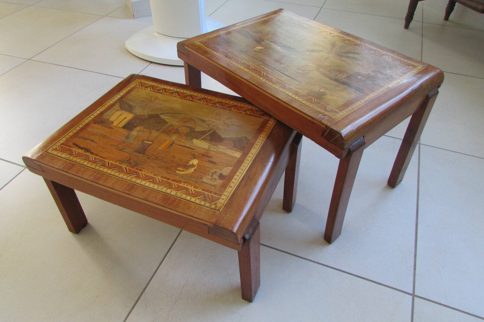 Paire de tables gigognes marquetées, Art déco