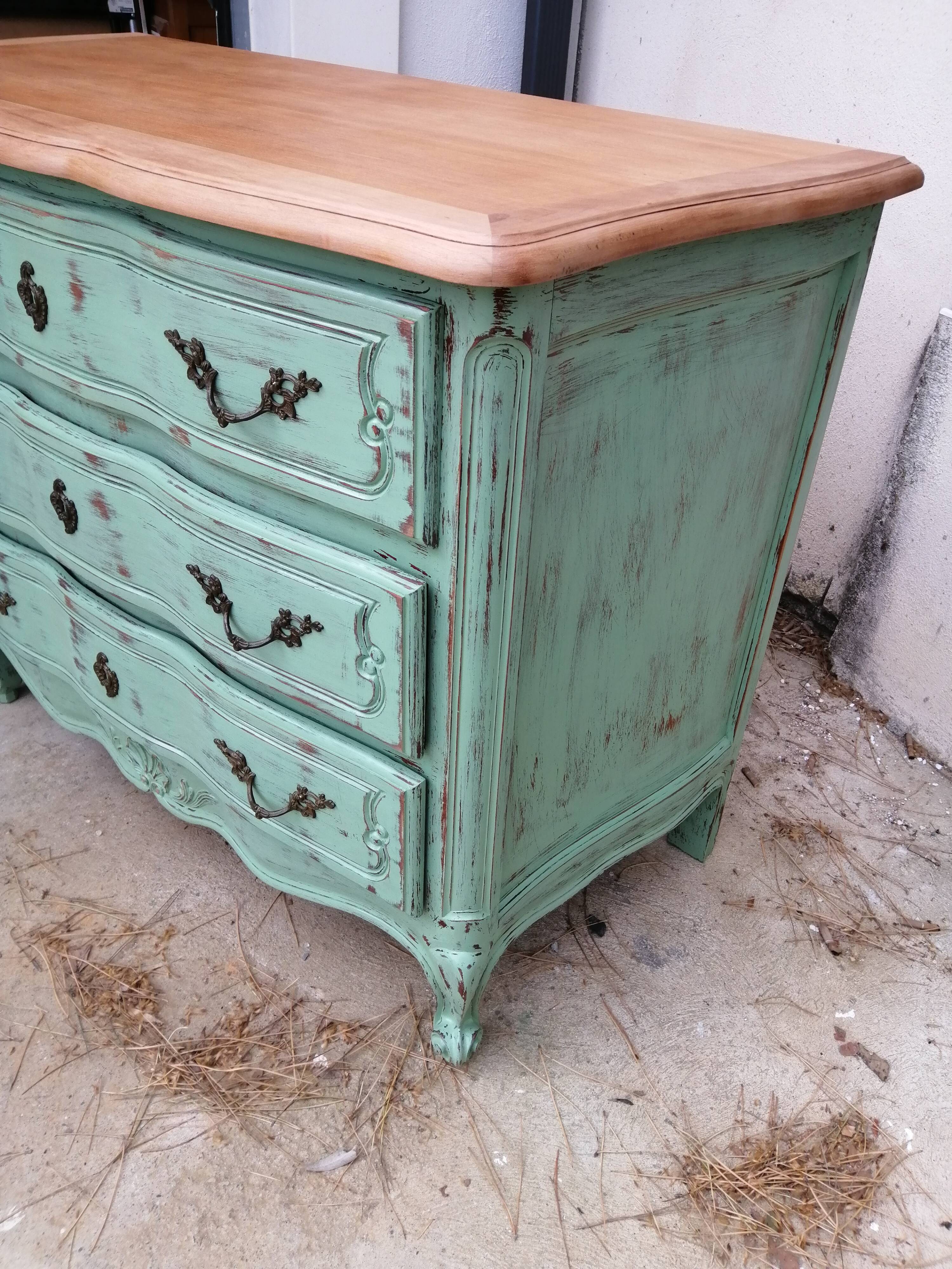 Commode style Louis XV vert eucalyptus plateau bois brut
