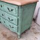 Commode style Louis XV vert eucalyptus plateau bois brut
