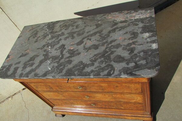 Louis Philippe chest of drawers in Elm and magnifying glass to Elm