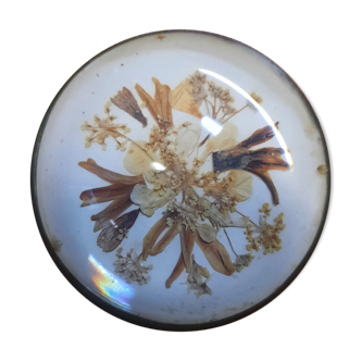 Glass paperweight