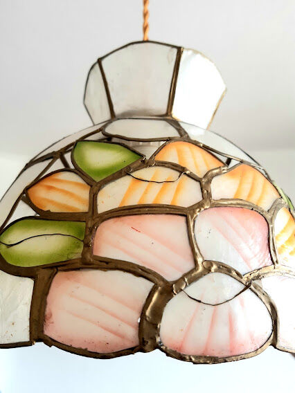Mother-of-pearl suspension with art deco flowers