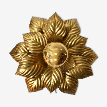 Large golden flower wall light to leaf