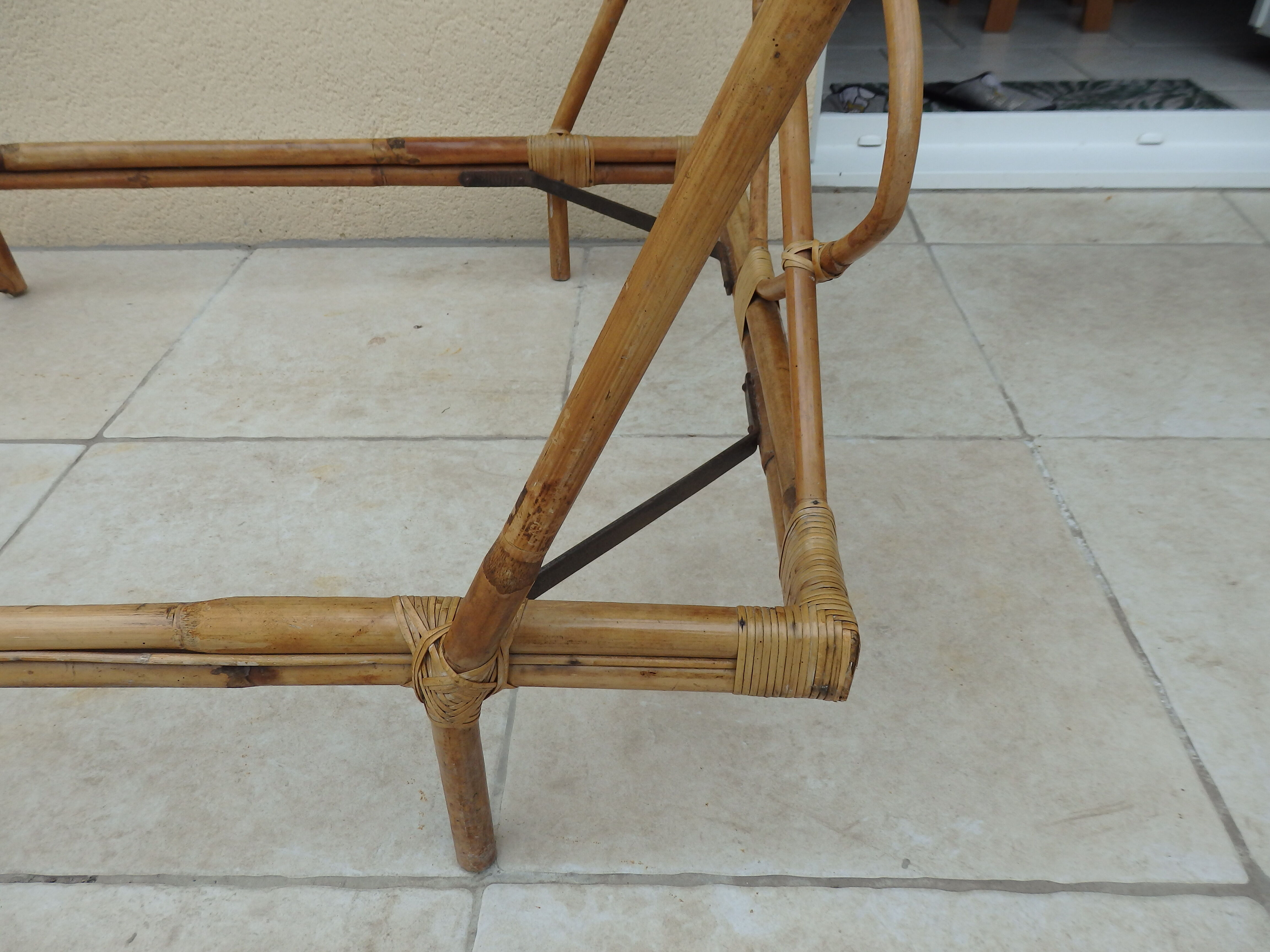 Vintage rattan bed 1 person