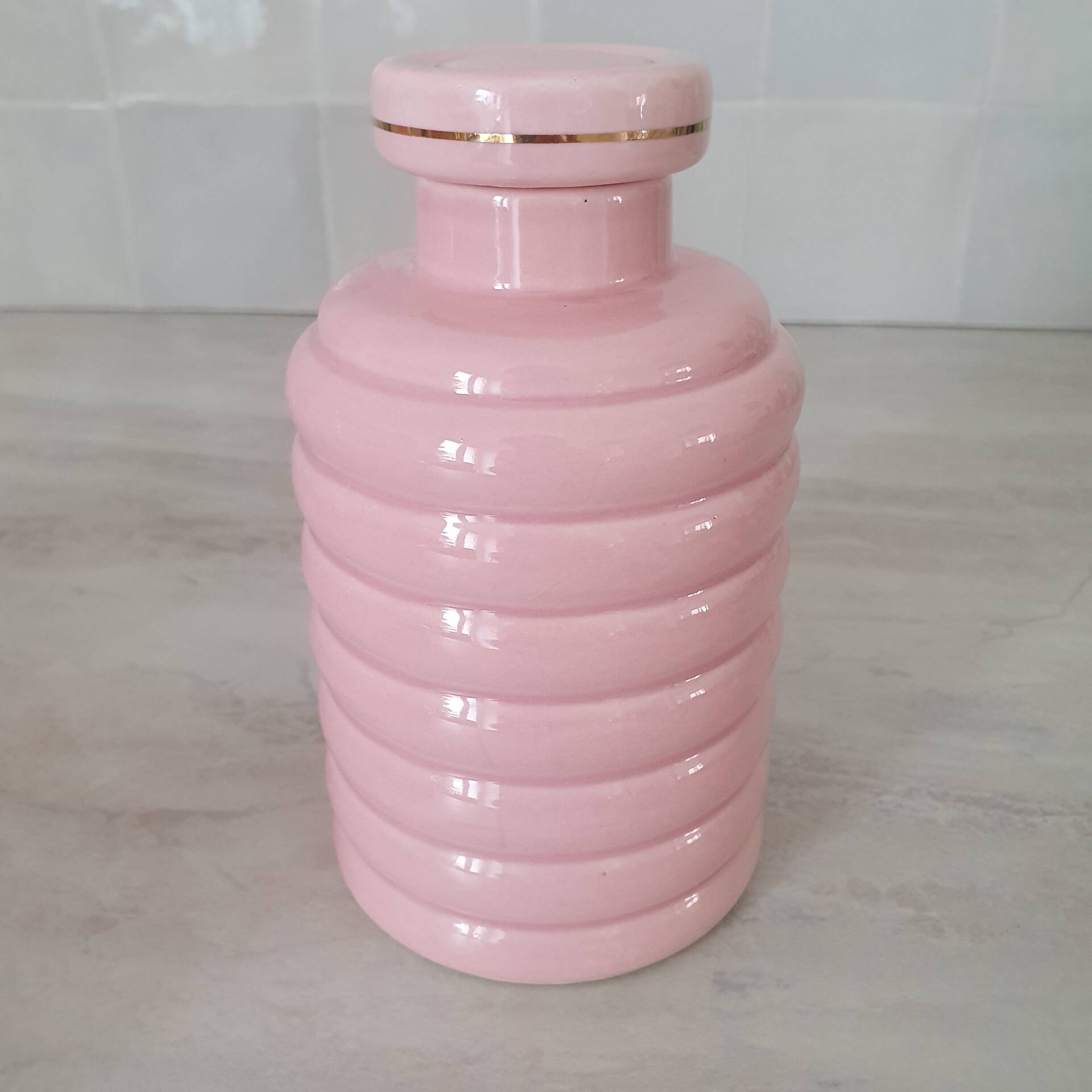 Set of pink and gold ceramic bathroom accessories