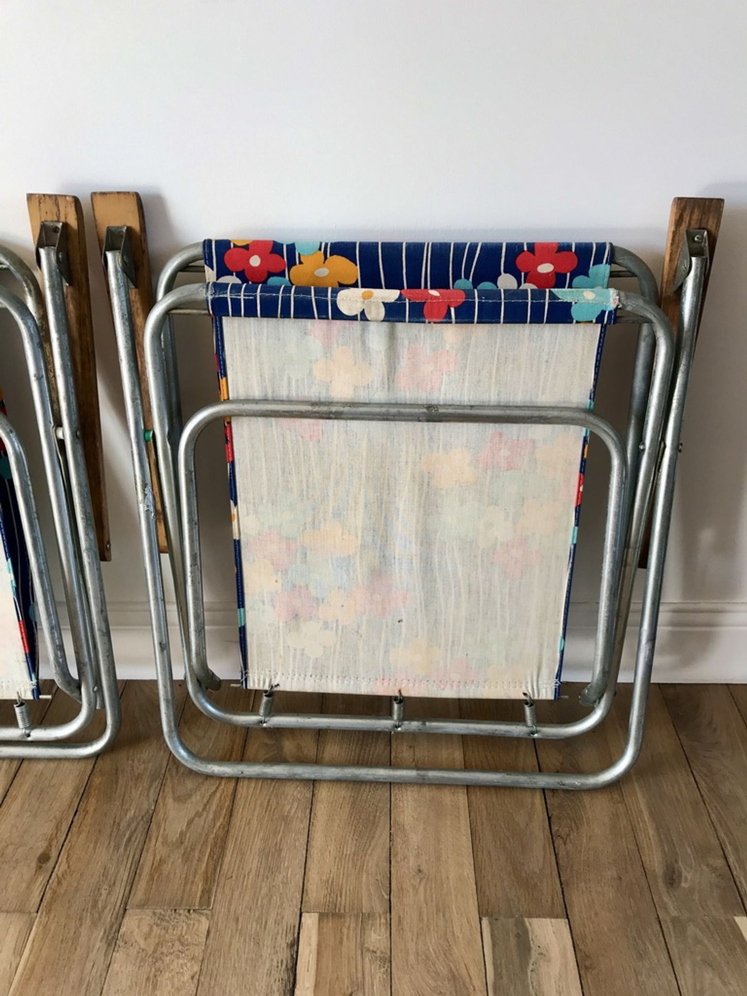 Pair of vintage camping chairs floral and wood fabrics 70s