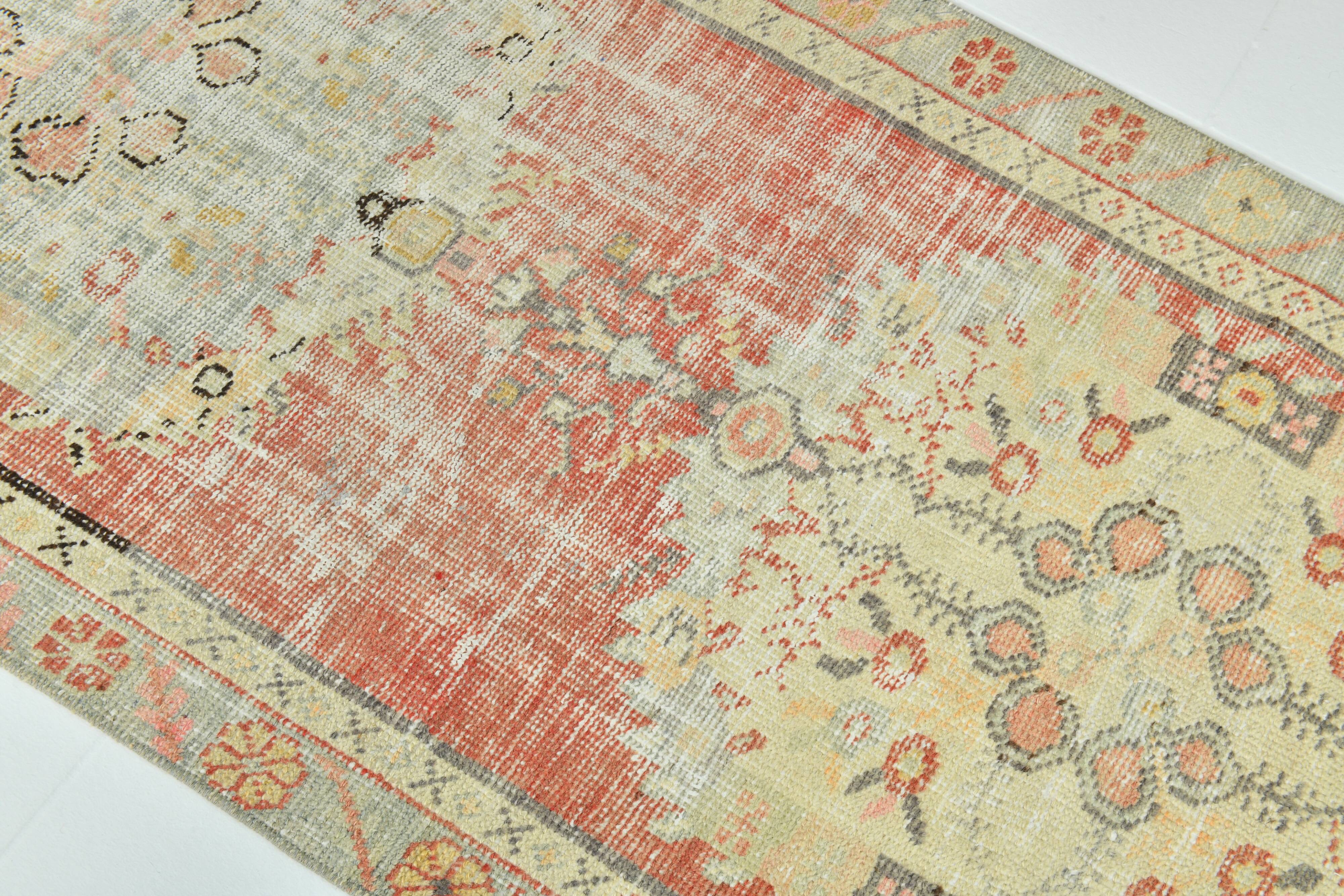 Tapis Couloir Vintage Patiné – Tons Corail, Crème & Vert Sauge, 85x352 Cm