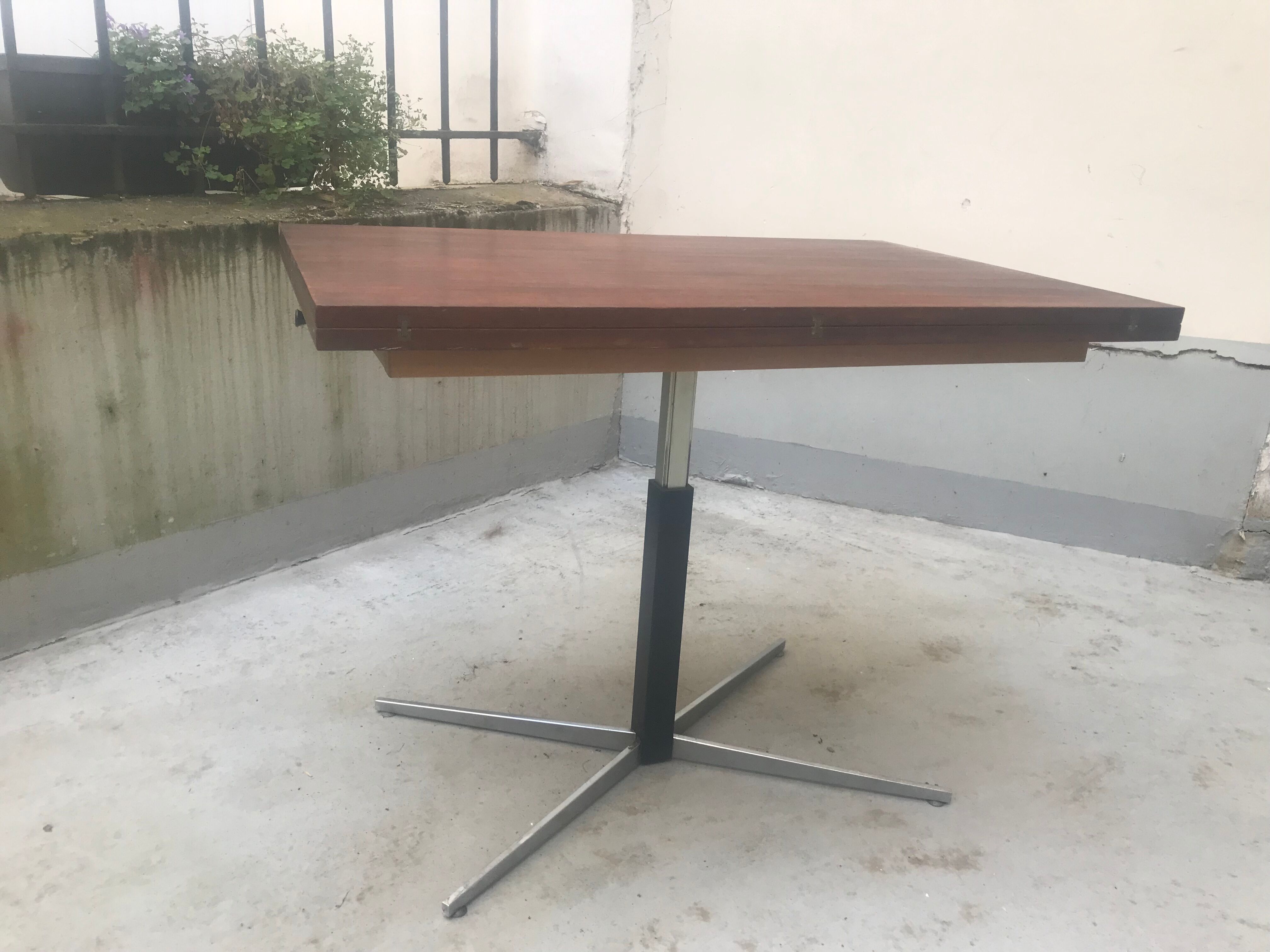 Table goes up and down year 60