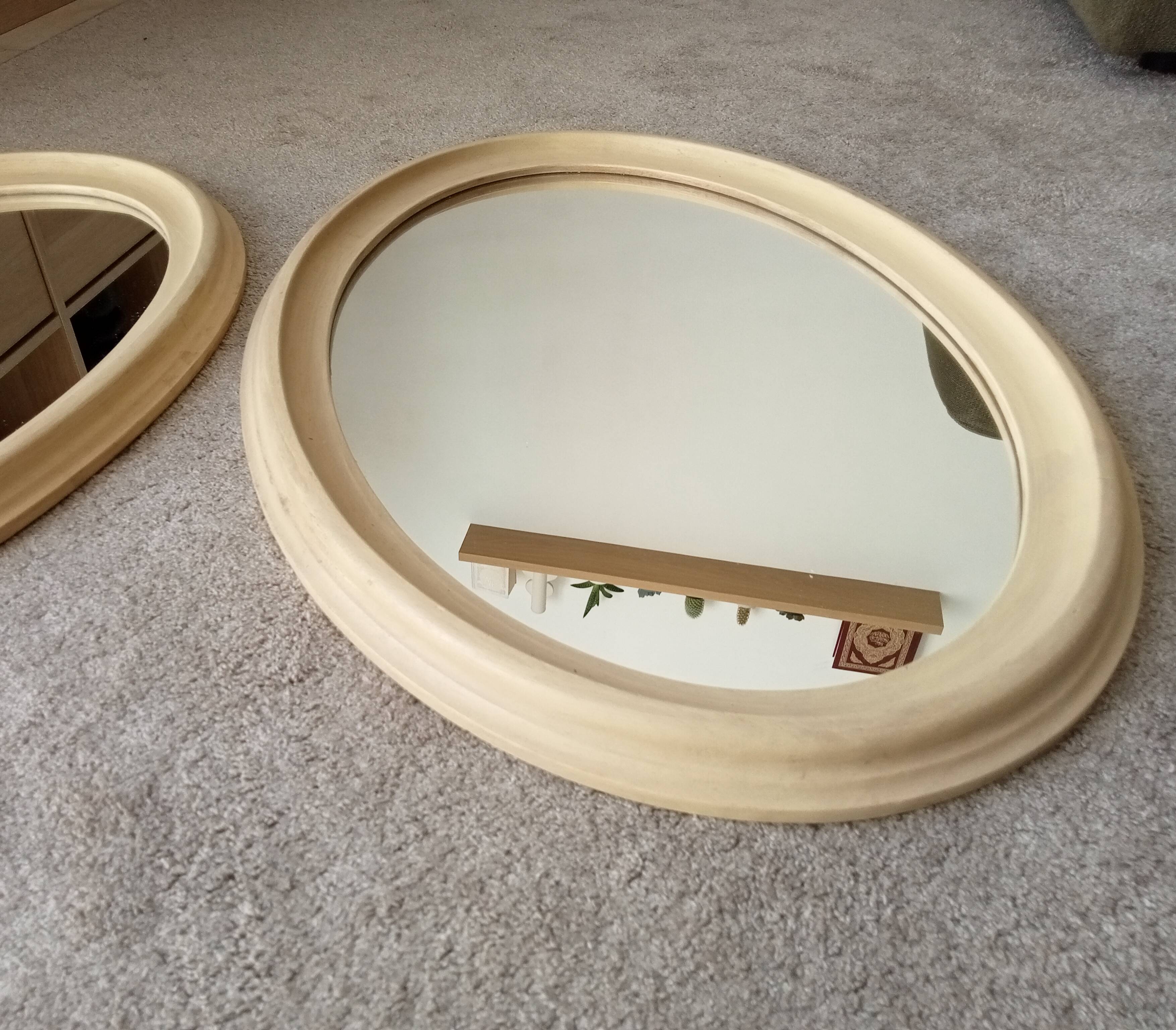 Miroir ovale vintage en bois patiné
