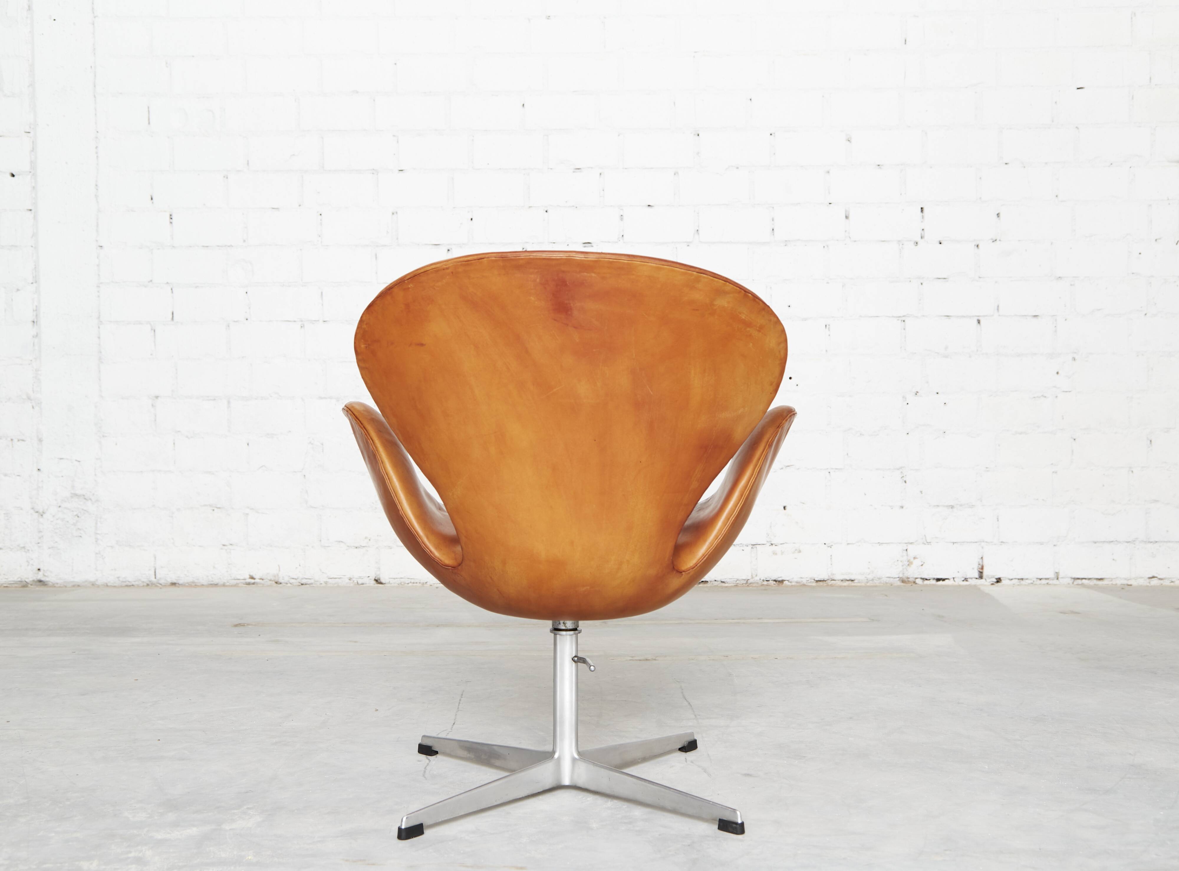 Swan Chair by Arne Jacobsen for Fritz Hansen