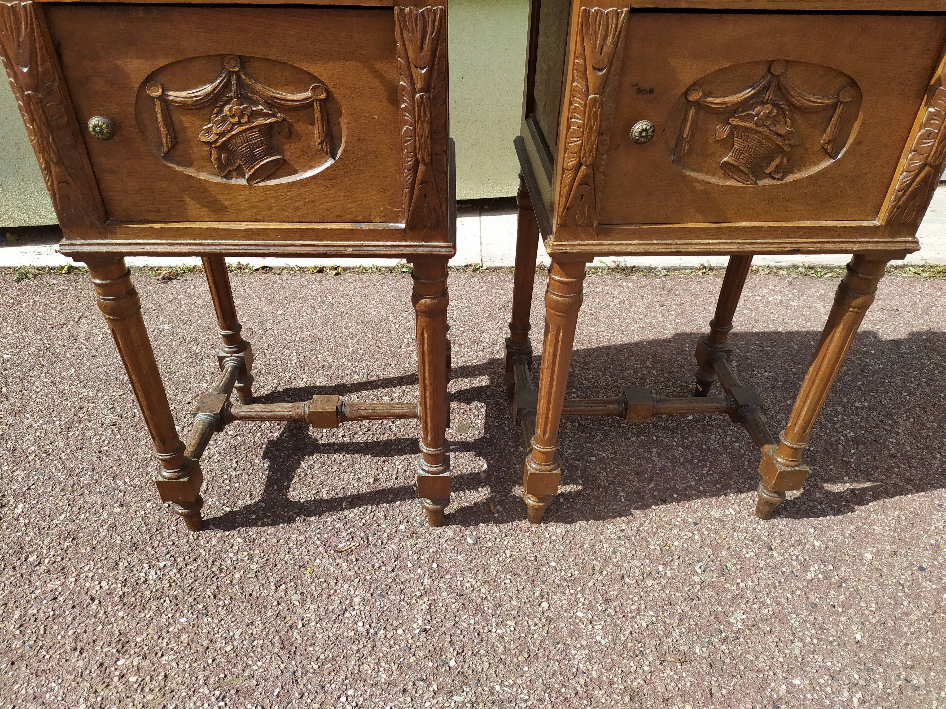 Lot de 2 table de chevet bois sculpté marbre blanc