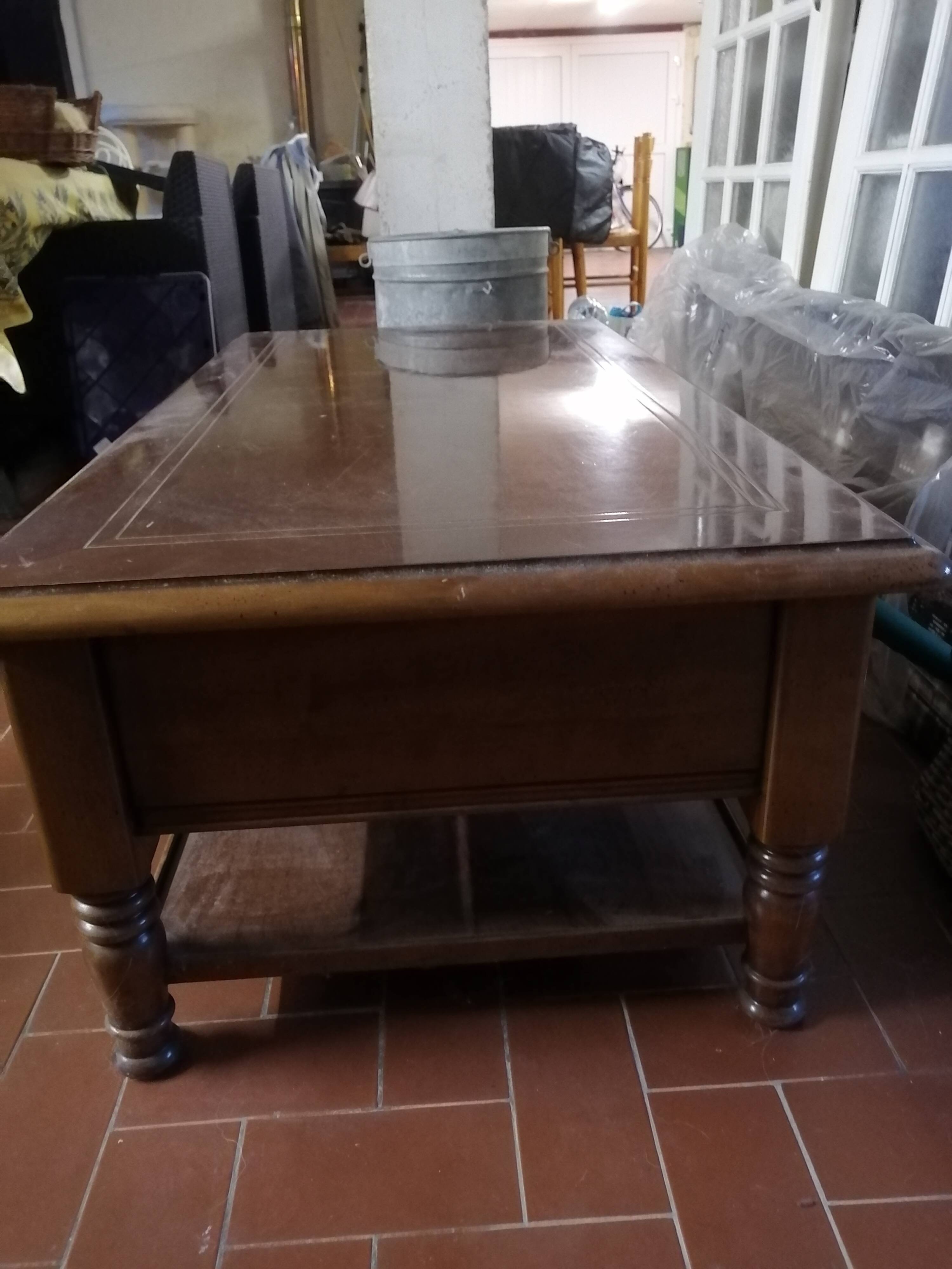 Coffee table in cherry and walnut marquetry.