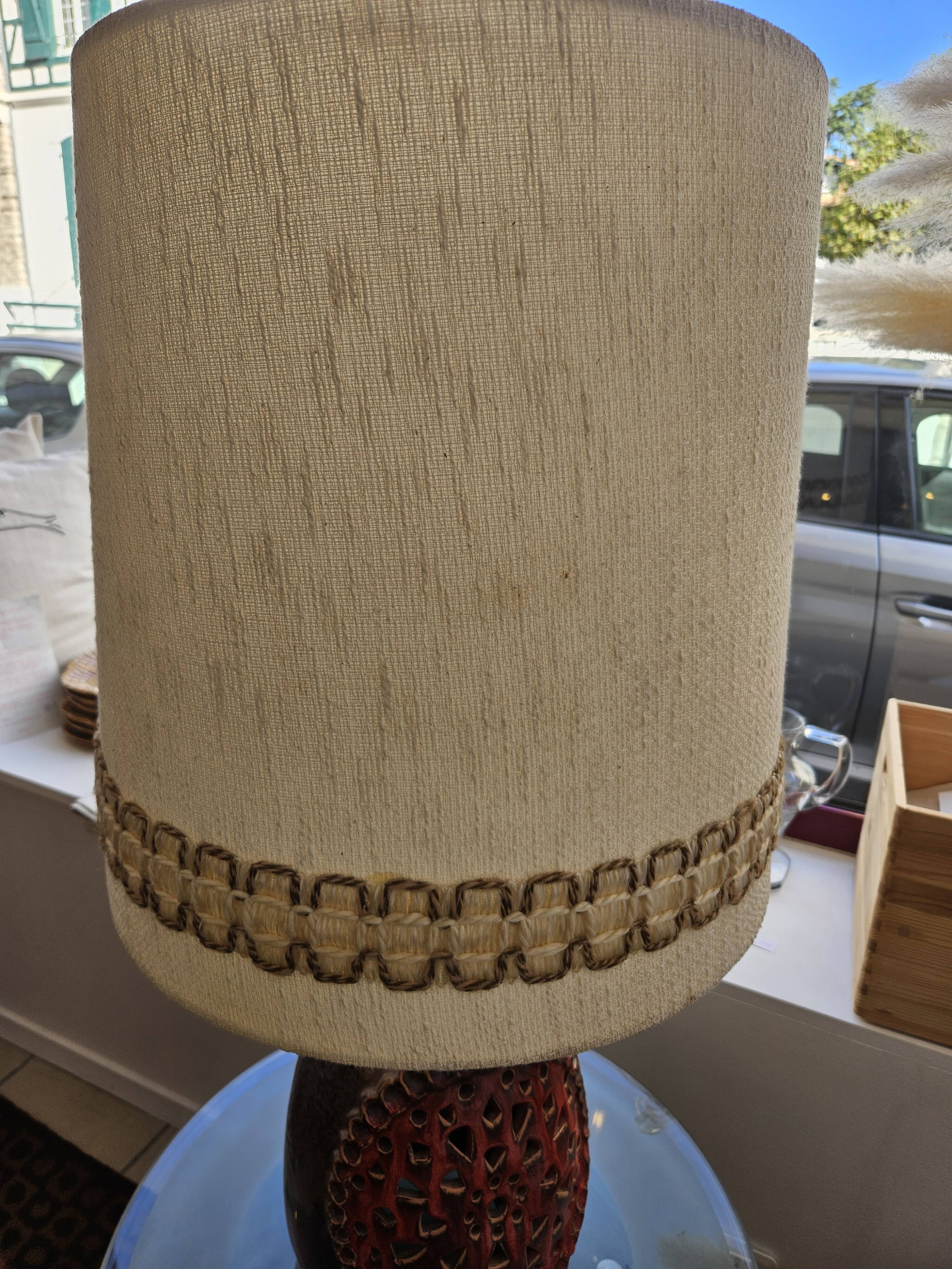 Fat lava ceramic lamp