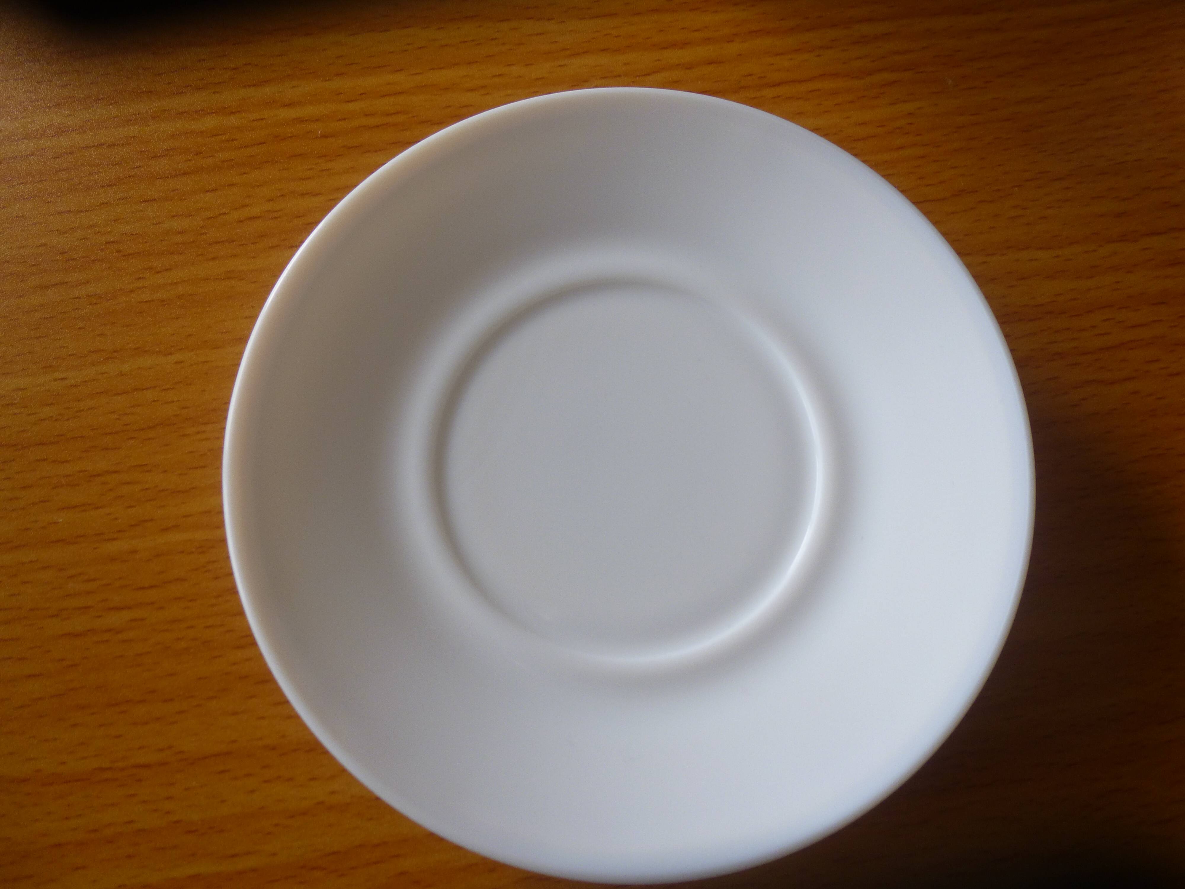 Lotus Arcopal lunch cups