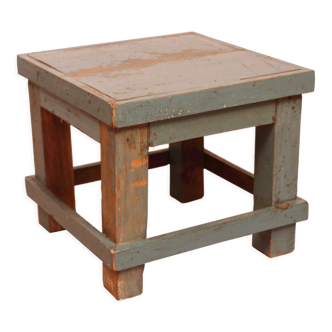 Ancienne petite table de chevet d'atelier en teck birman patine bleue d'origine