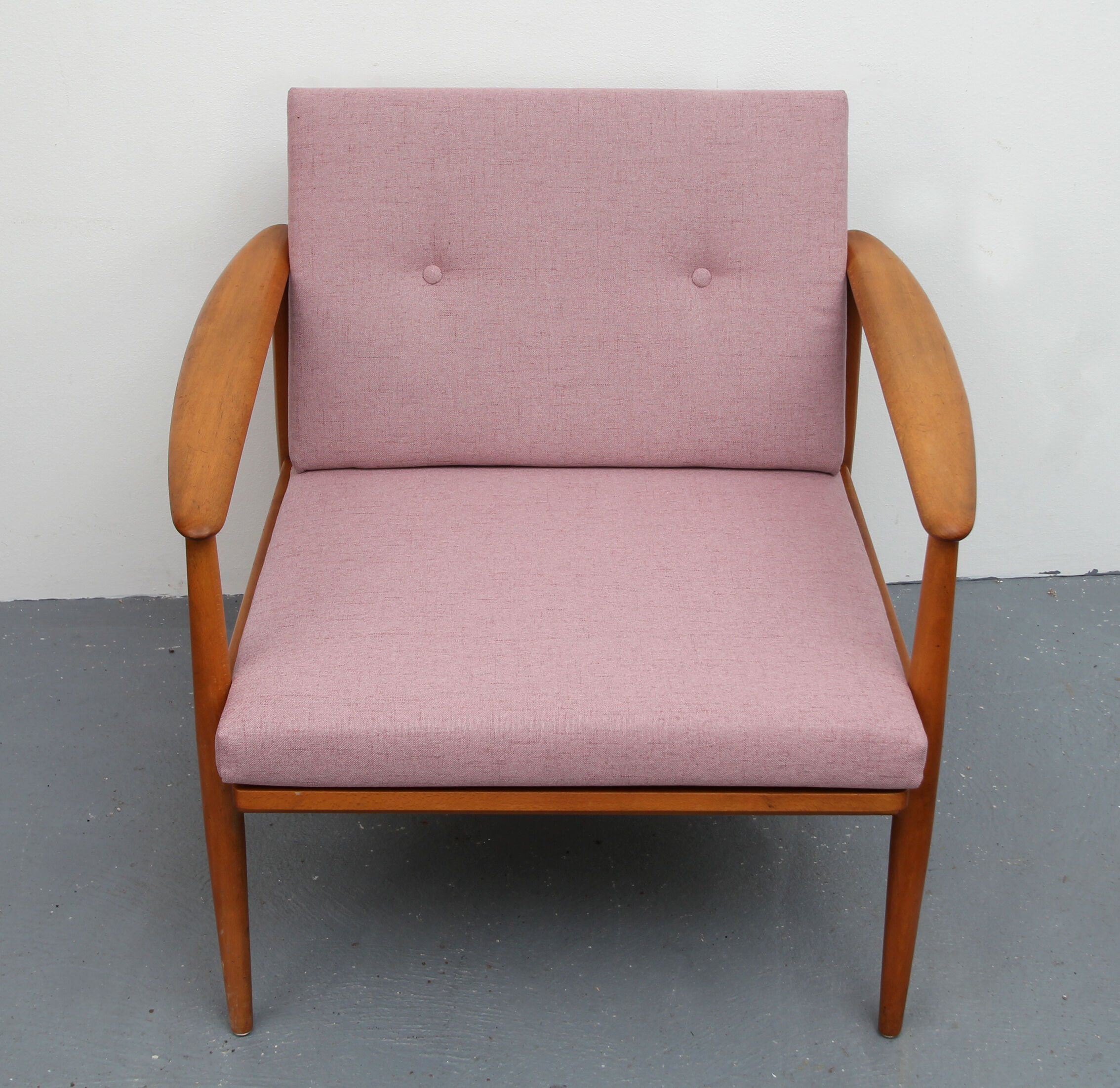 Scandinavian pink armchair in beech wood - 1960s
