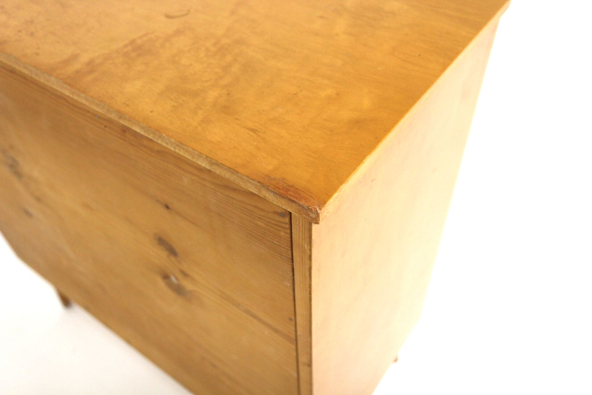 Scandinavian birch commode, Swedish modern, Sweden, 1940.