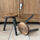 Duo de tabourets tripodes